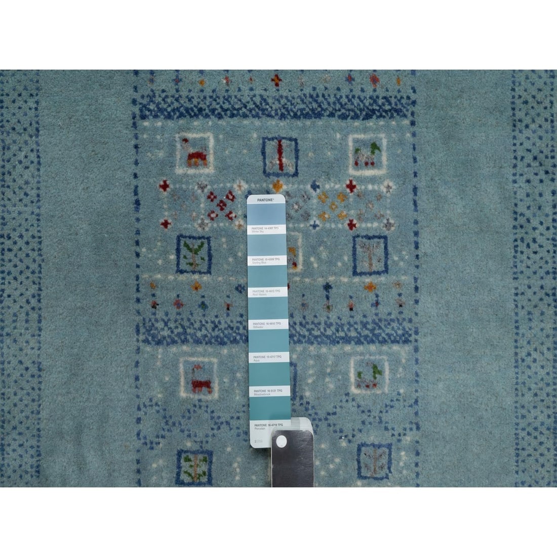 Sterling Blue Modern Lori Buft Animal Figurines Hand Knotted Wool Rug - 4