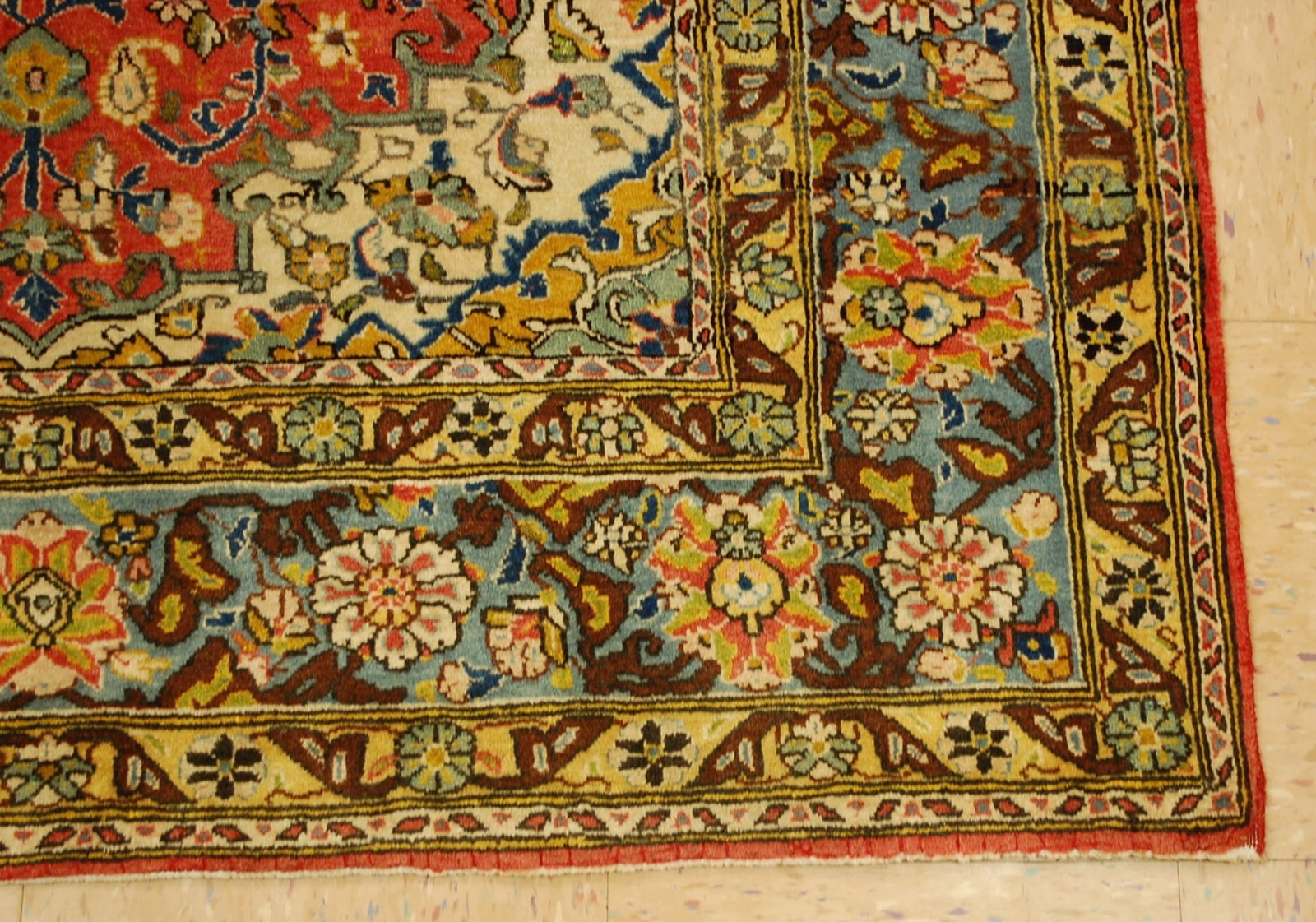 PERSIAN QOME RUG 4' 7" x 6'4" - 2