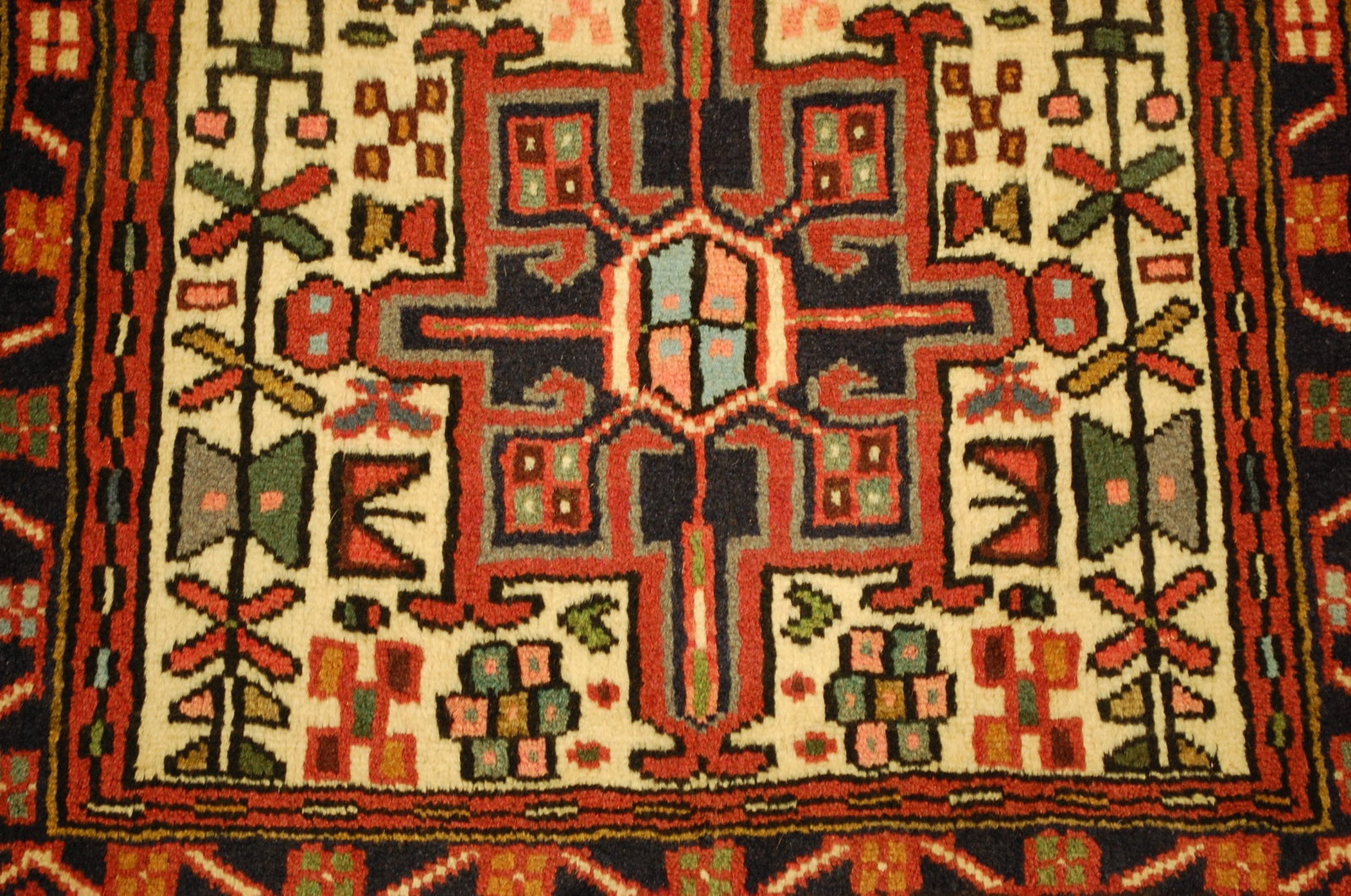 Persian HERIZ RUG 2' 4" x 6' 10" - 4