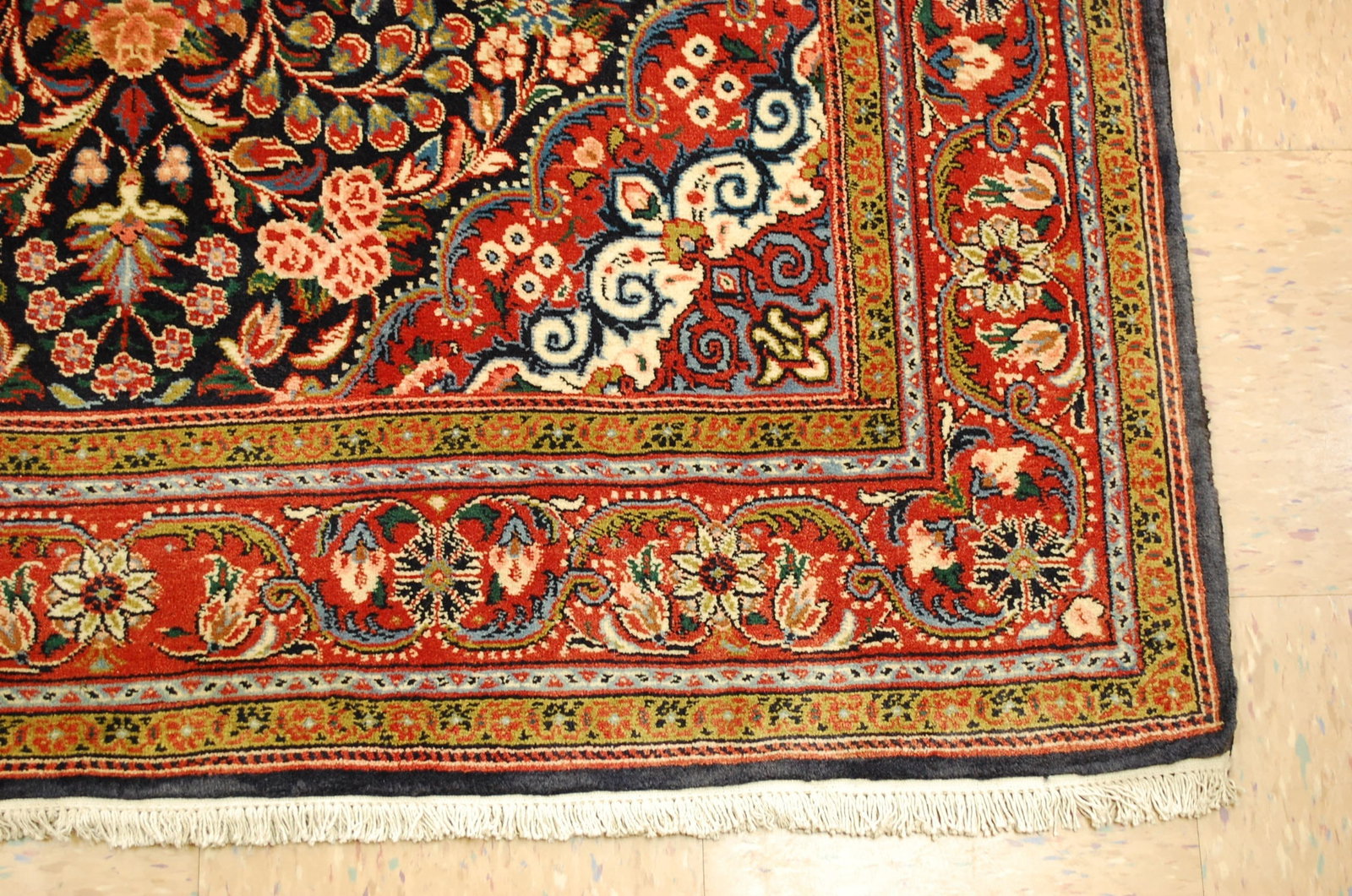 PERSIAN SARUK RUG 4' 7" x 6'10" - 2