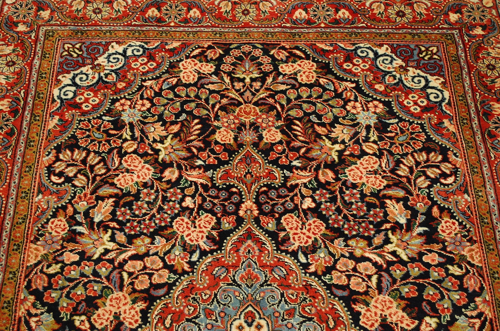 PERSIAN SARUK RUG 4' 7" x 6'10" - 7