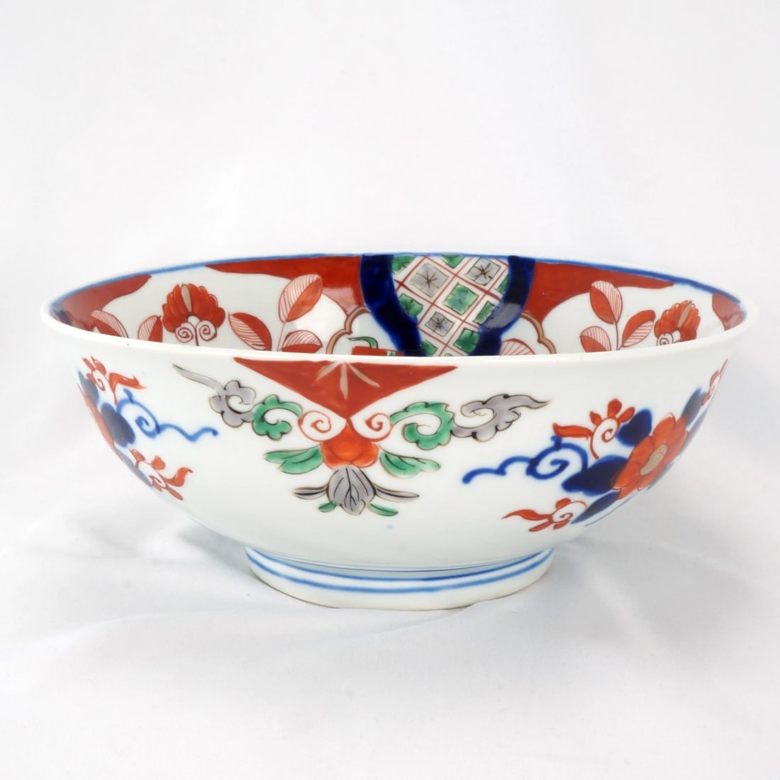 Large Japanese Imari Bowl c 1900 - 3