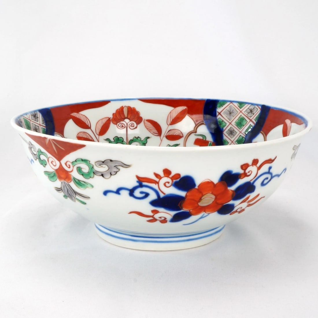 Large Japanese Imari Bowl c 1900 - 4