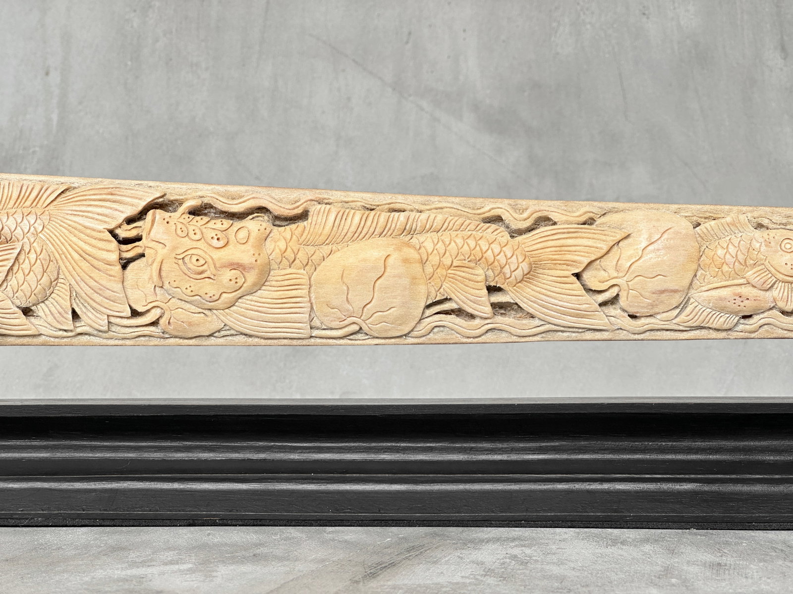 Wonderful large carved swordfish tusk - Japanese koi motif - 8