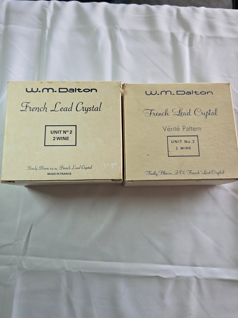 Set of Four W.M. Dalton French Lead Crystal "Vérité Pattern" Wine Glasses - 3