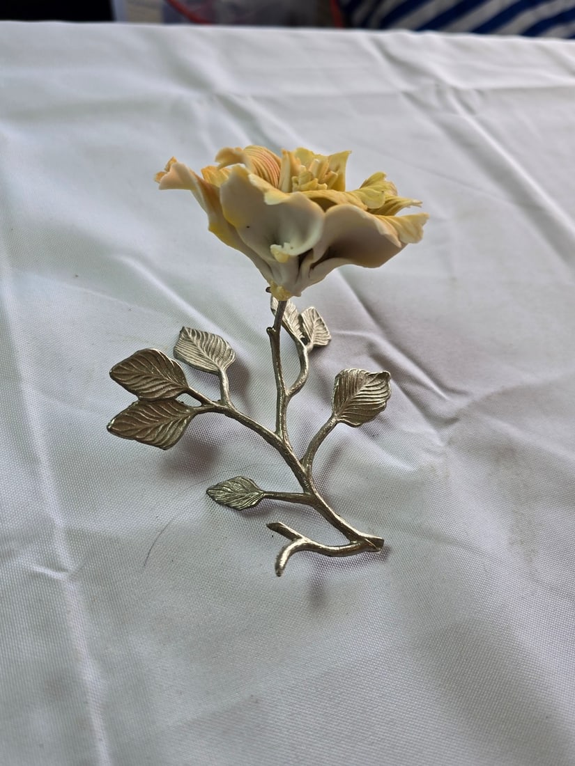Three Decorative Floral Items including a Capodimonte-style Rose, a Metal Flower Brooch, and a Gl... - 4