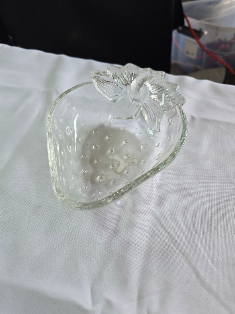 Collection of Four Pressed Glass Bowls and Dishes - 5