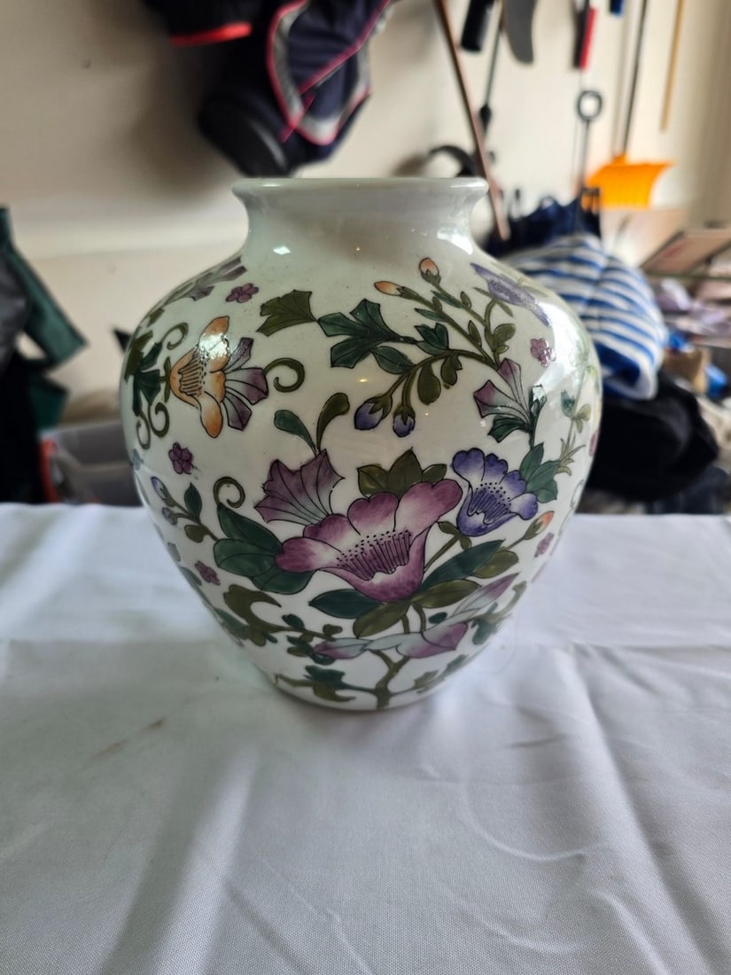 Collection of Five Decorative Vases - 6