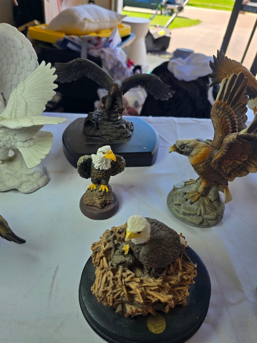 Collection of 11 Eagle Figurines - 3