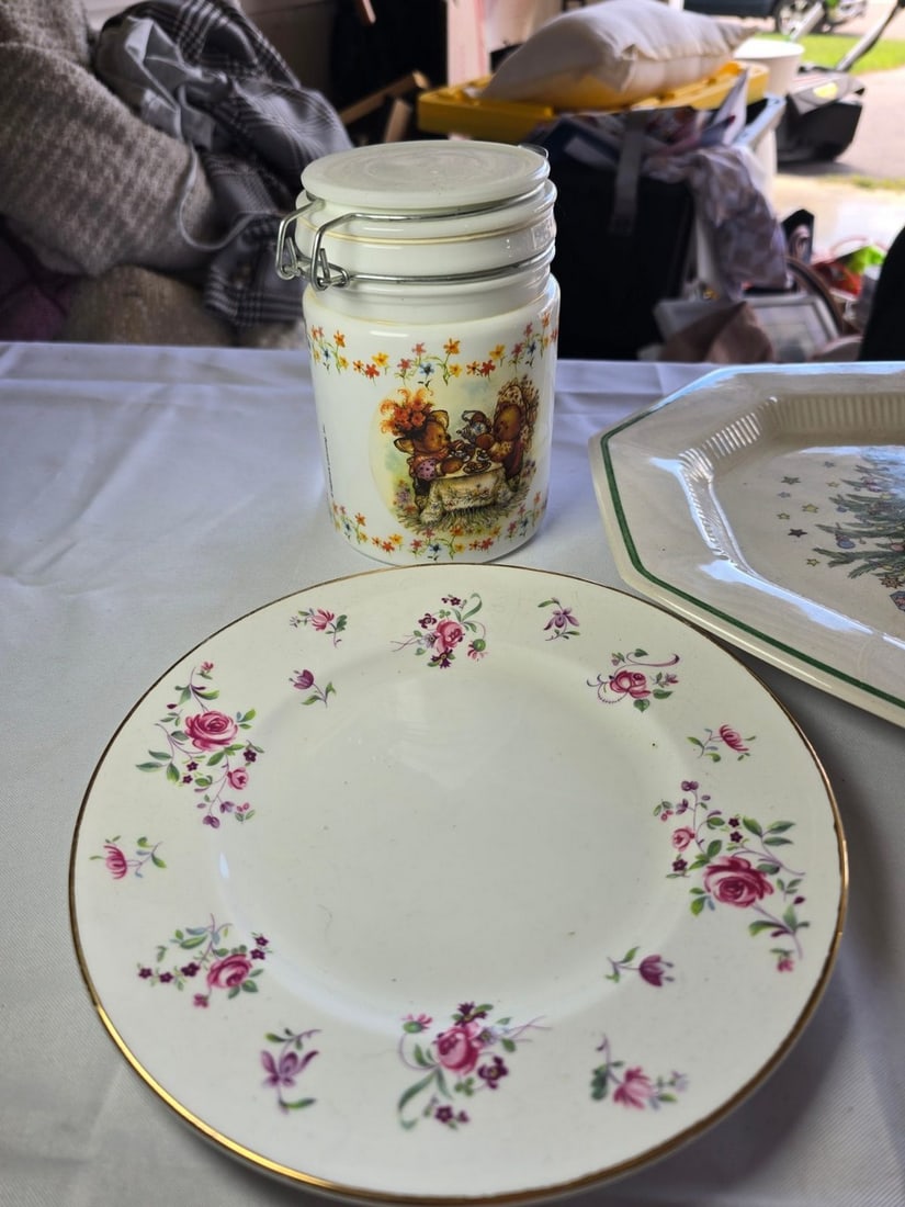 Assorted Decorative Porcelain and Ceramic Tableware, Six Pieces - 2