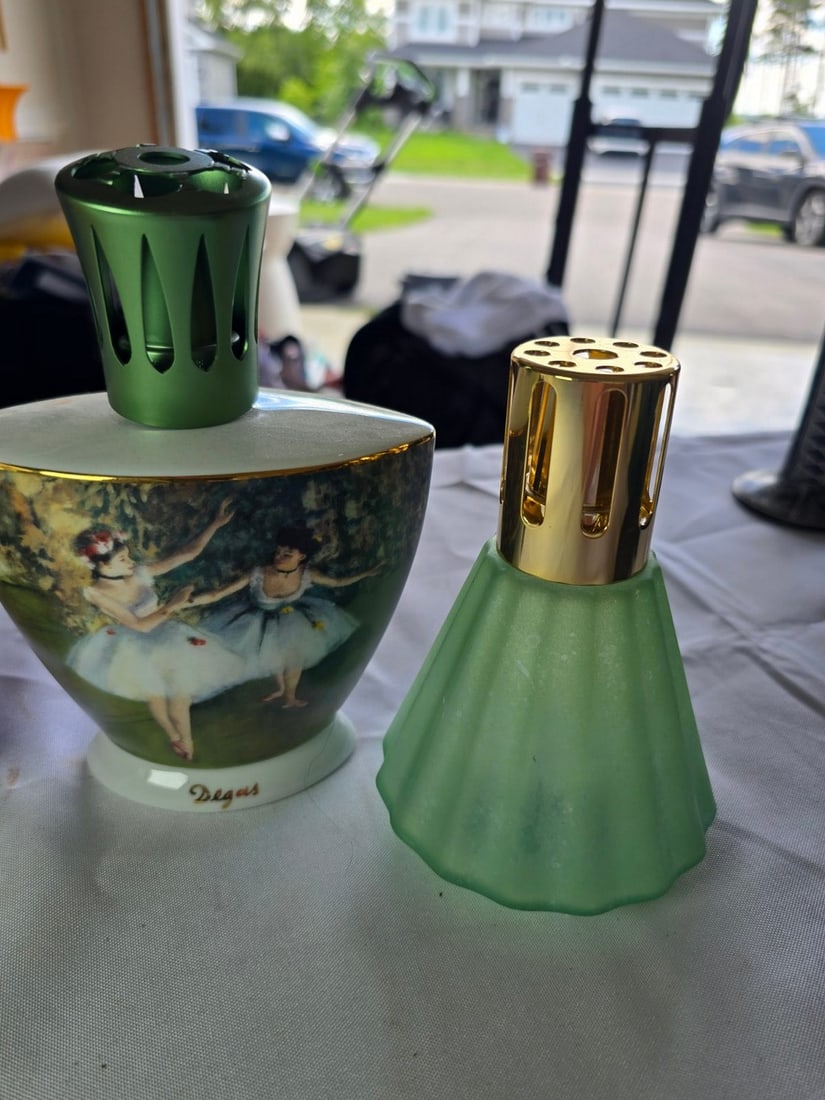 Collection of Four Fragrance Lamps and a Decorative Pedestal - 4