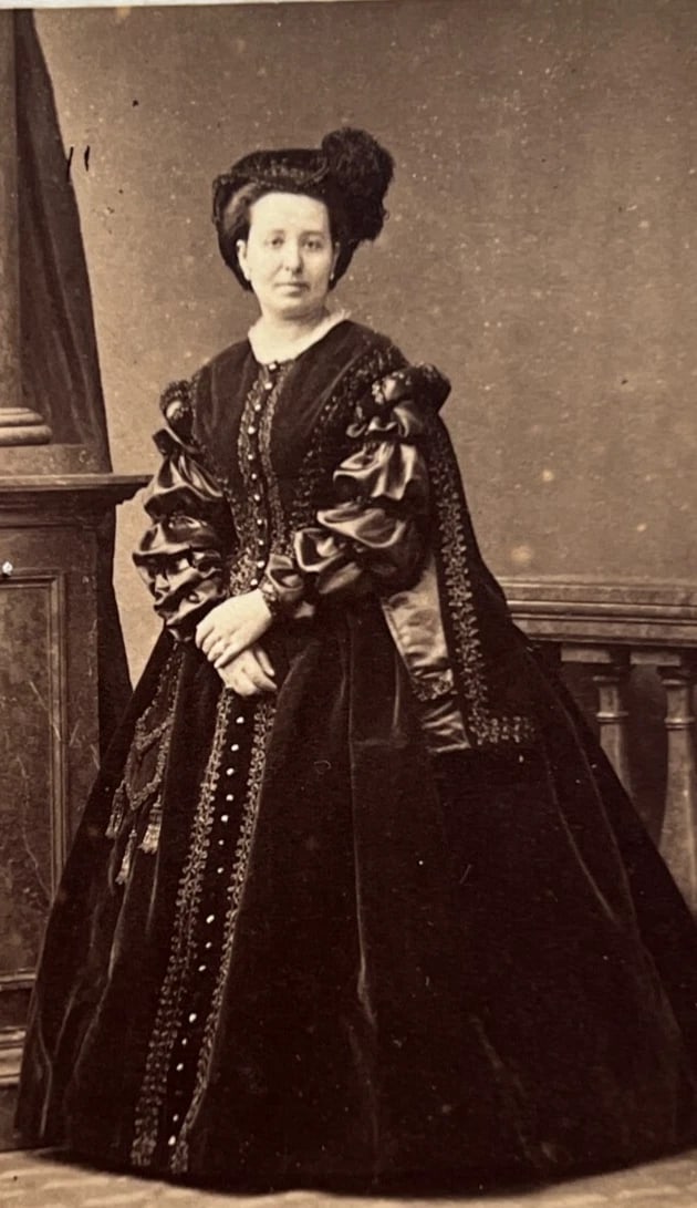 CDV Photo – Penco, Rosina, Italian Soprano Disderi Photograph 19th century: Title: CDV Photo – Penco, Rosina, Italian Soprano Disderi Photograph 19th century Description: CDV format albumen print mounted on cardboard Reserve: $90.00 Shipping: Domestic: Flat-rate of