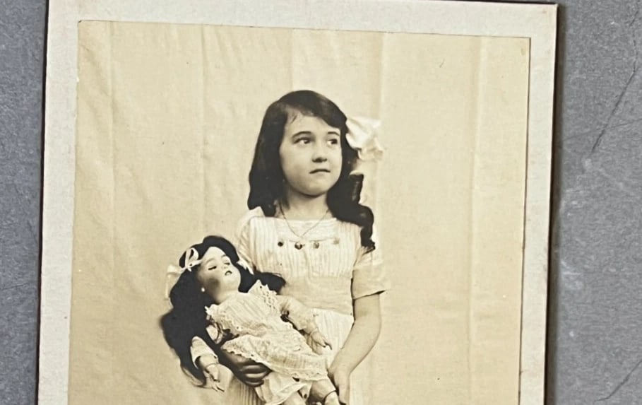 Antique CDV Photo Portrait Girl, Child, Toys, Doll Photograph 1902 - 3