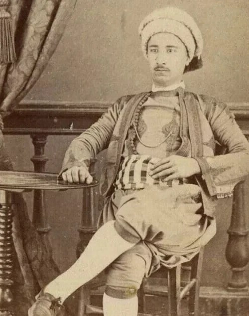 1870 CDV Portrait Man Tunis Photo – Orientalist Man with Turban (1 of 8)