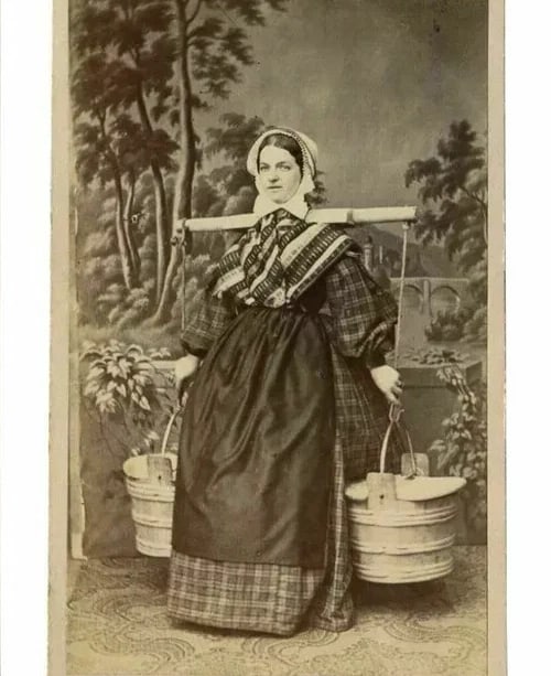 Women of Bruges Devaluy & Fils Belgium Studio c 1870 CDV Photo: Title: Women of Bruges Devaluy & Fils Belgium Studio c 1870 CDV Photo Description: 2 CDV by DEVALUY & SON of Women posing Bruges c.1870 Dimension: 6 x 10 cm / 2.5 x 3.95 inches Atmospheric portrait