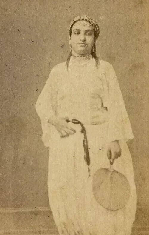 Orientalist Woman Fan – Boyer Alger Studio 1870 CDV Photo: Title: Orientalist Woman Fan – Boyer Alger Studio 1870 CDV Photo Description: Studio portrait of an elegant woman holding a fan, taken by Boyer in Alger. A poised, intimate image blending