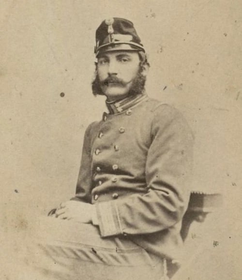 Galvani Zenzani Military Comte – Albumen Portrait CDV Photograph: Title: Galvani Zenzani Military Comte – Albumen Portrait CDV Photograph Description: Albumen print mounted on CDV card Dimension: Approx 6.3 x 10.3 cm Reserve: $95.00 Shipping: Domes