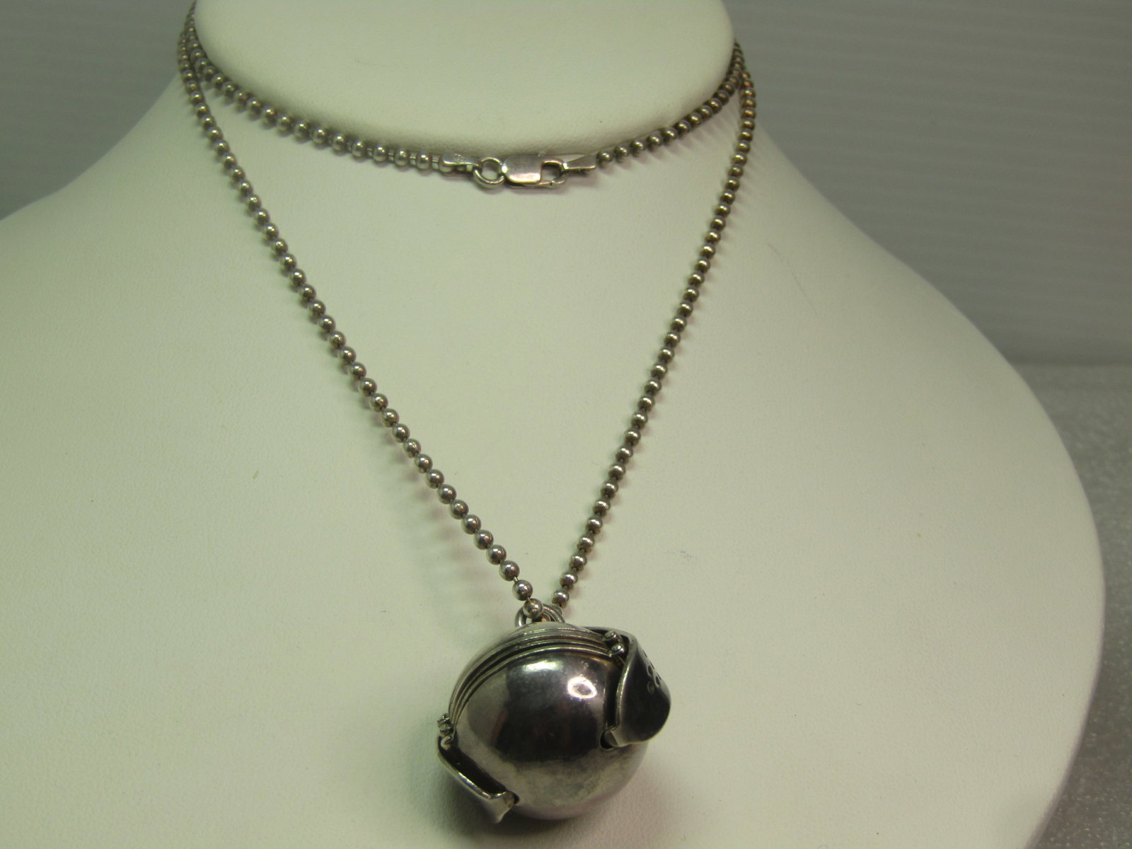 Sterling Photo Ball Locket/Necklace 24", Six Photos (1 of 6)