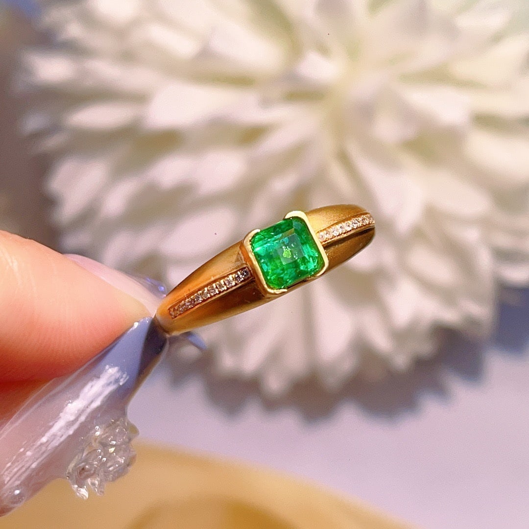 14K GOLD 0.88 CT VIVID GREEN NATURAL EMERALD and DIAMOND RING - 2