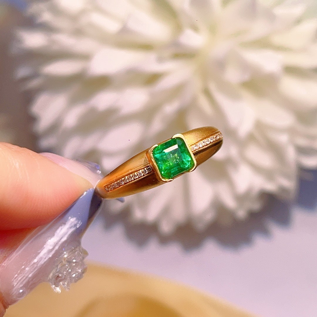 14K GOLD 0.88 CT VIVID GREEN NATURAL EMERALD and DIAMOND RING - 3
