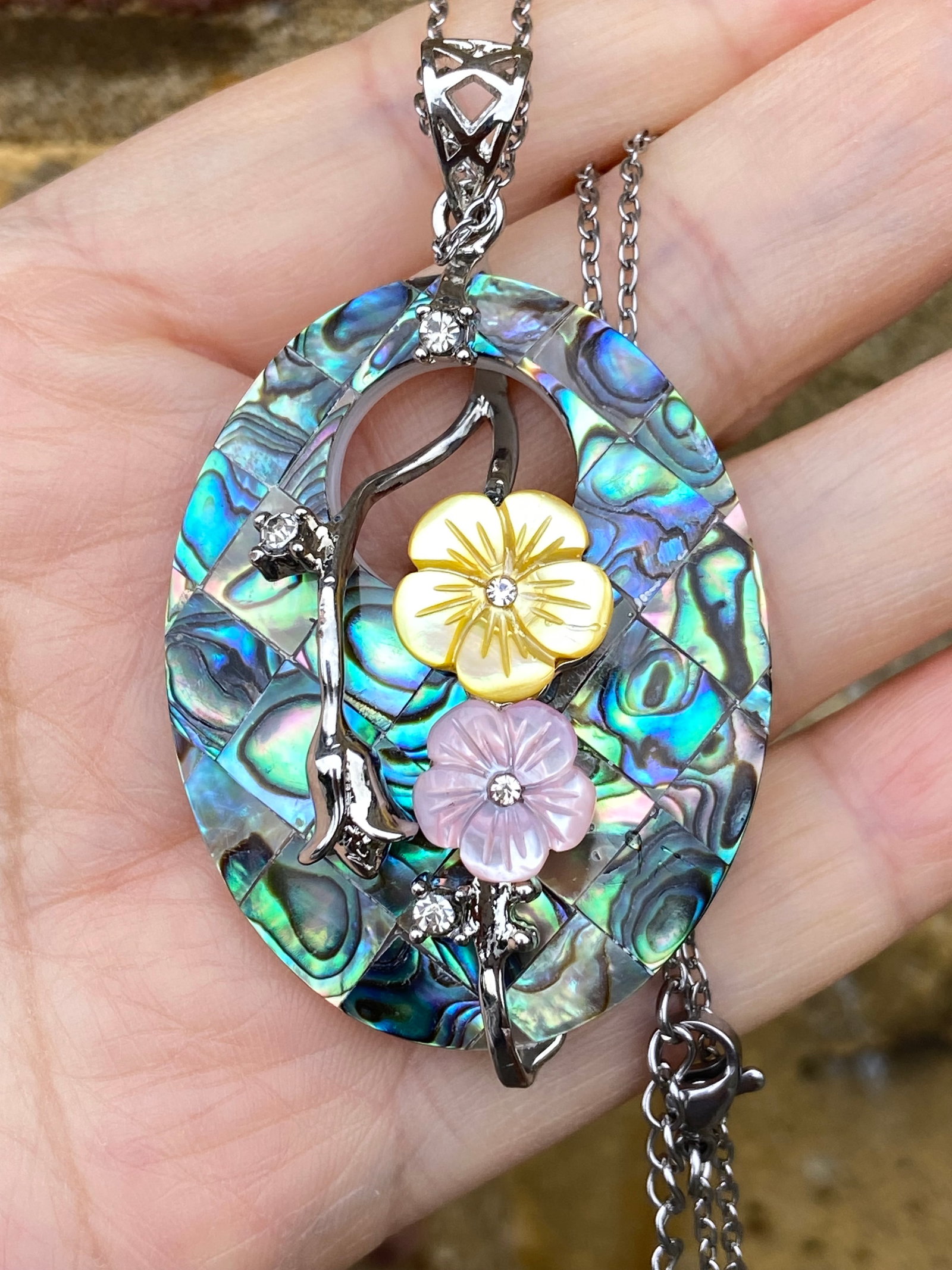 Vintage Art Nouveau Mother of Pearl flowers Abalone mosaic pendant necklace: Title: Vintage Art Nouveau Mother of Pearl flowers Abalone mosaic pendant necklace Description:Natural shell Flower gemstone pendant silver necklace with White Topaz Inspiration Chakra. Carve pink and