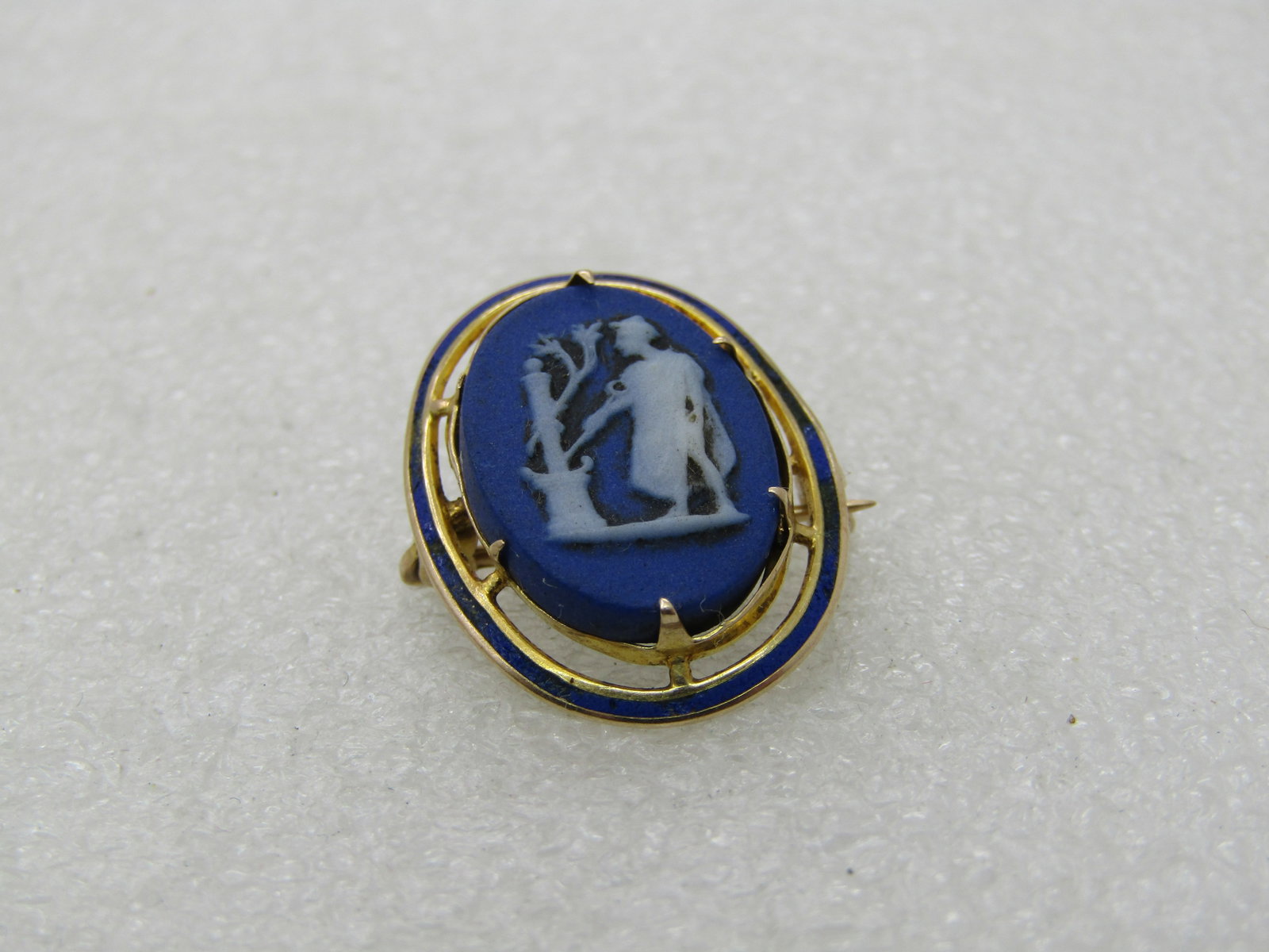 Vintage 10kt Wedgwood Cameo Enameled Brooch Pendant: Title:Vintage 10kt Wedgwood Cameo Enameled Brooch Pendant Description:Vintage 10kt Wedgwood Cameo Brooch Pendant, 1" by 3/4" - when the pendant loop is extended it is appx. 1.25" tall. Age is appx.
