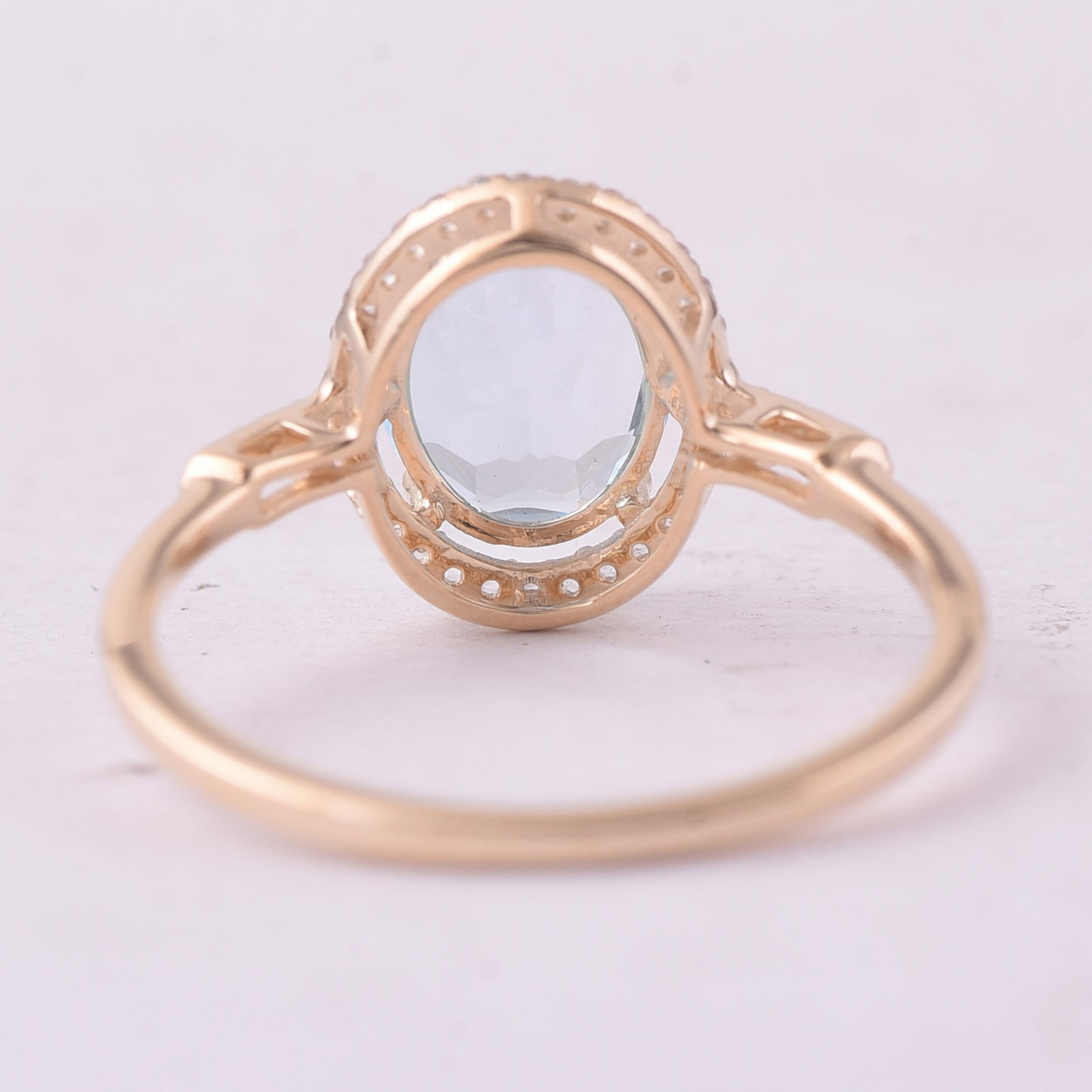 2.24 Ct Oval Blue Topaz 9K Gold Ring - 3