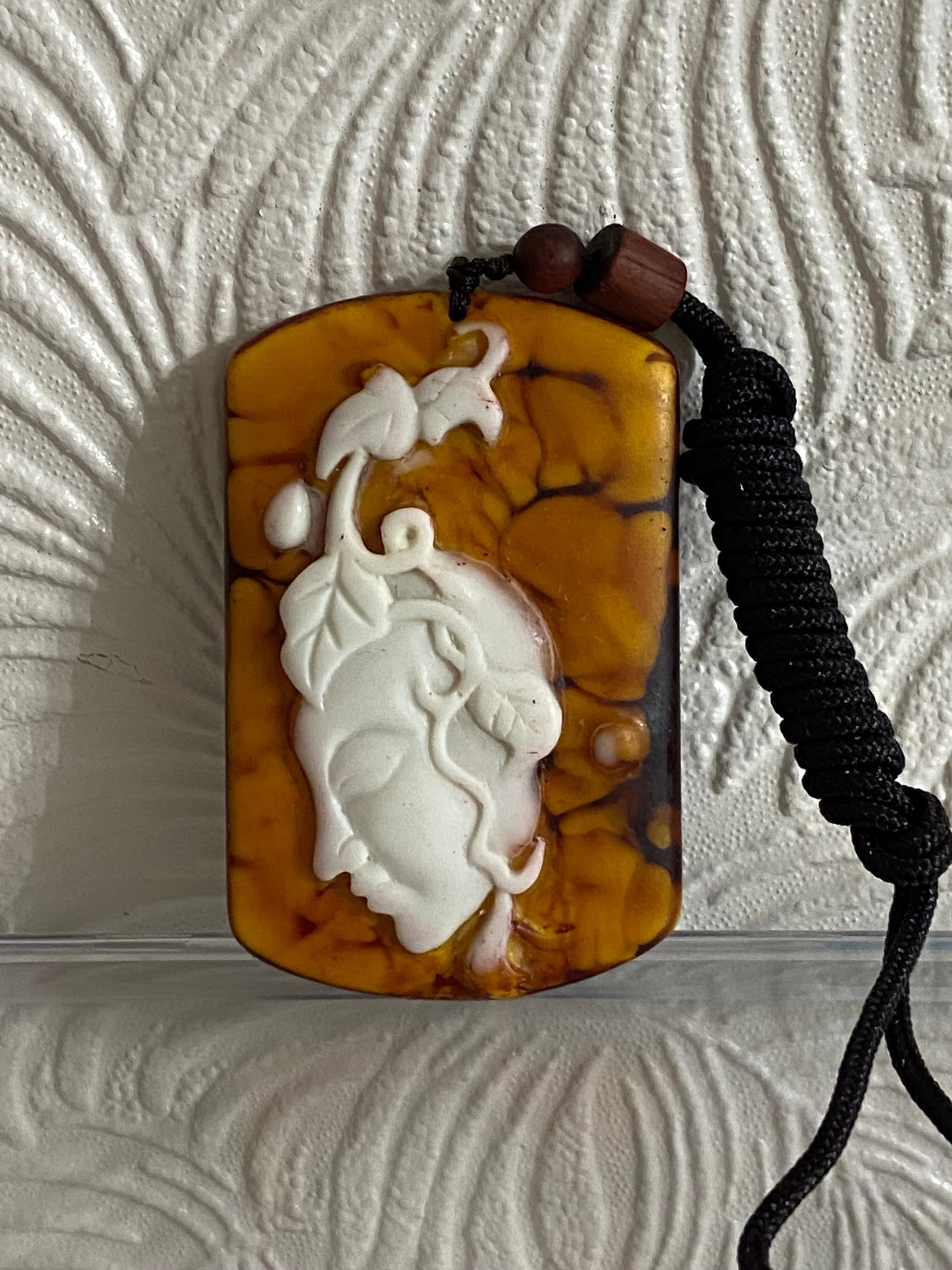 Oud Wood Scented Kuanyin Buddha Amulet Pendant Necklace: Title: Oud Wood Scented Kuanyin Buddha Amulet Pendant Necklace Description:Oud Wood Scented Kuanyin Buddha Amulet Pendant Necklace This special piece is a hand carved Buddha Kuanyin pattern Amulet, fi