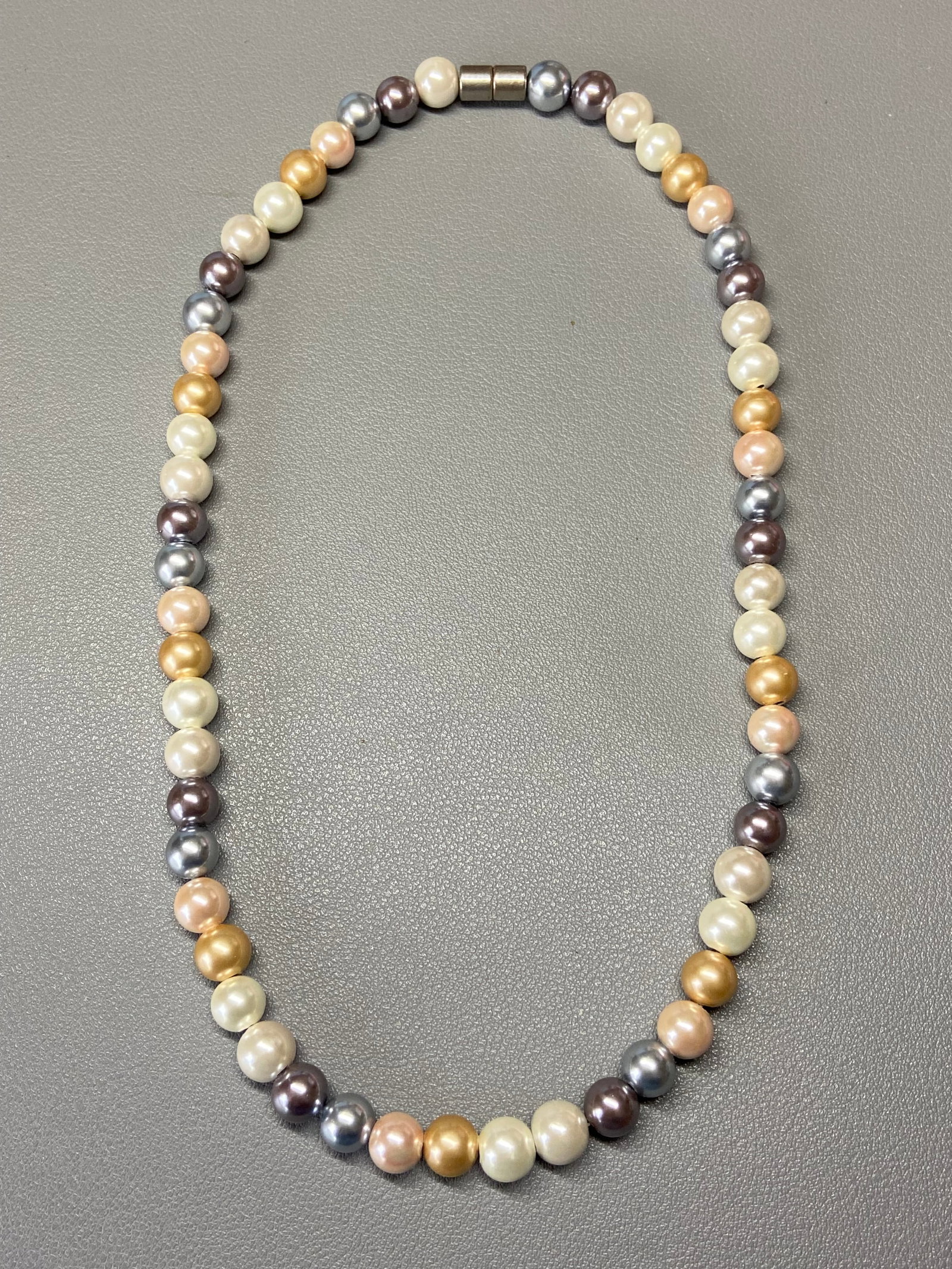 Multi-Color Magnetic Simulated Pearl Necklace (1 of 9)