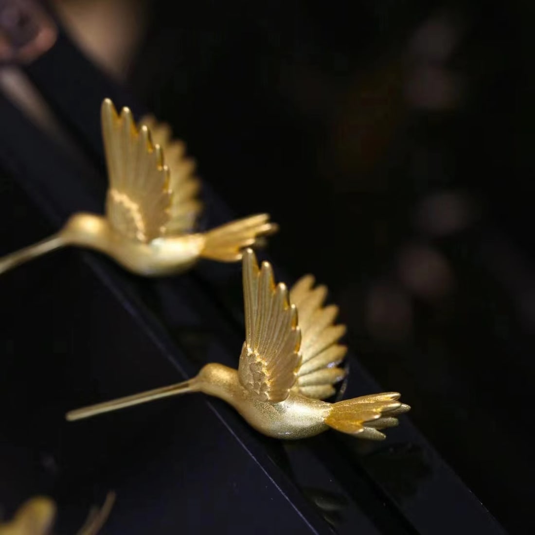 Gold-Plated 3D hummingbird design earrings: Title: Gold-Plated 3D hummingbird design earrings Description:Gold-Plated 3D Hummingbird Earrings - Elegant Nature-Inspired Jewelry. Add a graceful touch to your jewelry collection with these