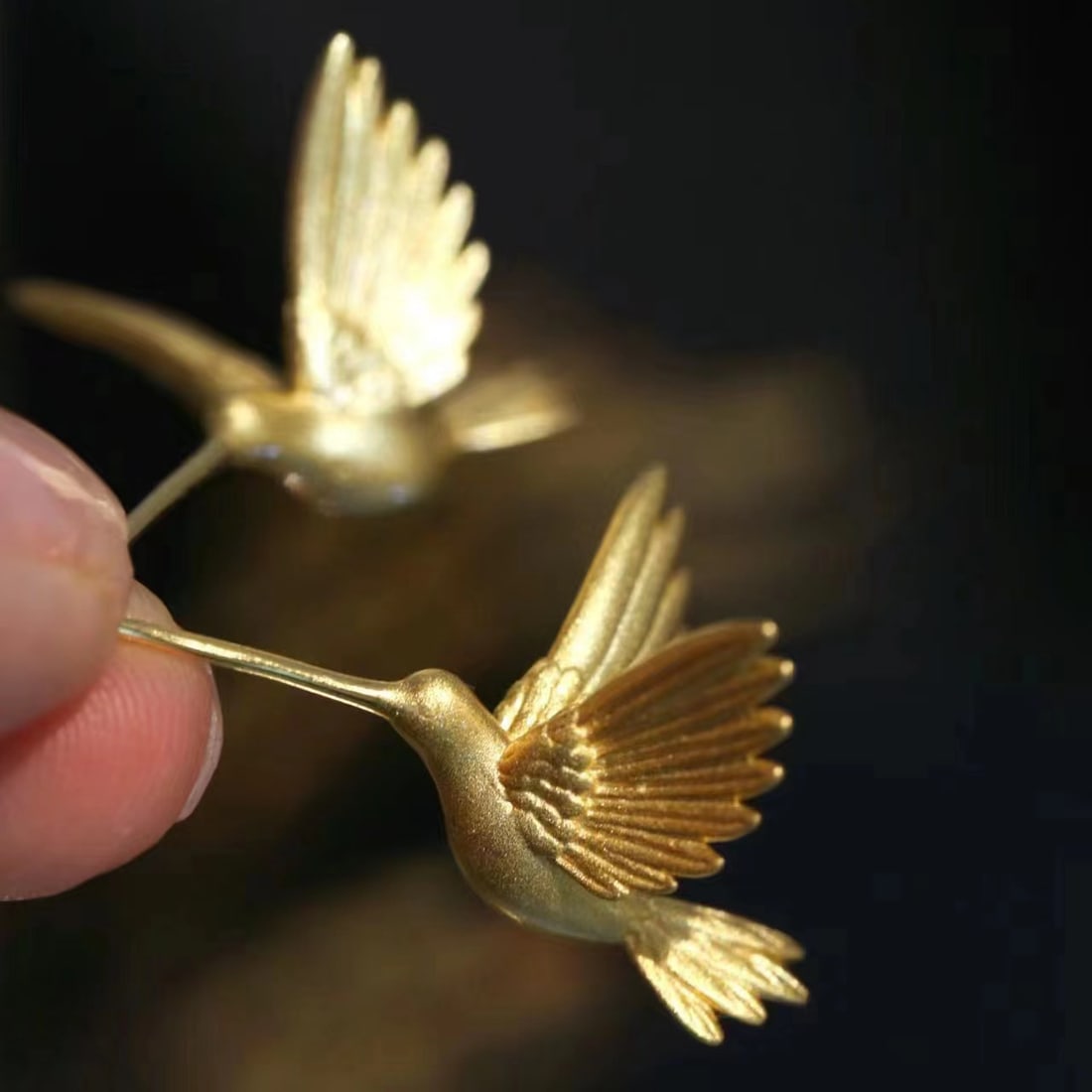 Gold-Plated 3D hummingbird design earrings - 6