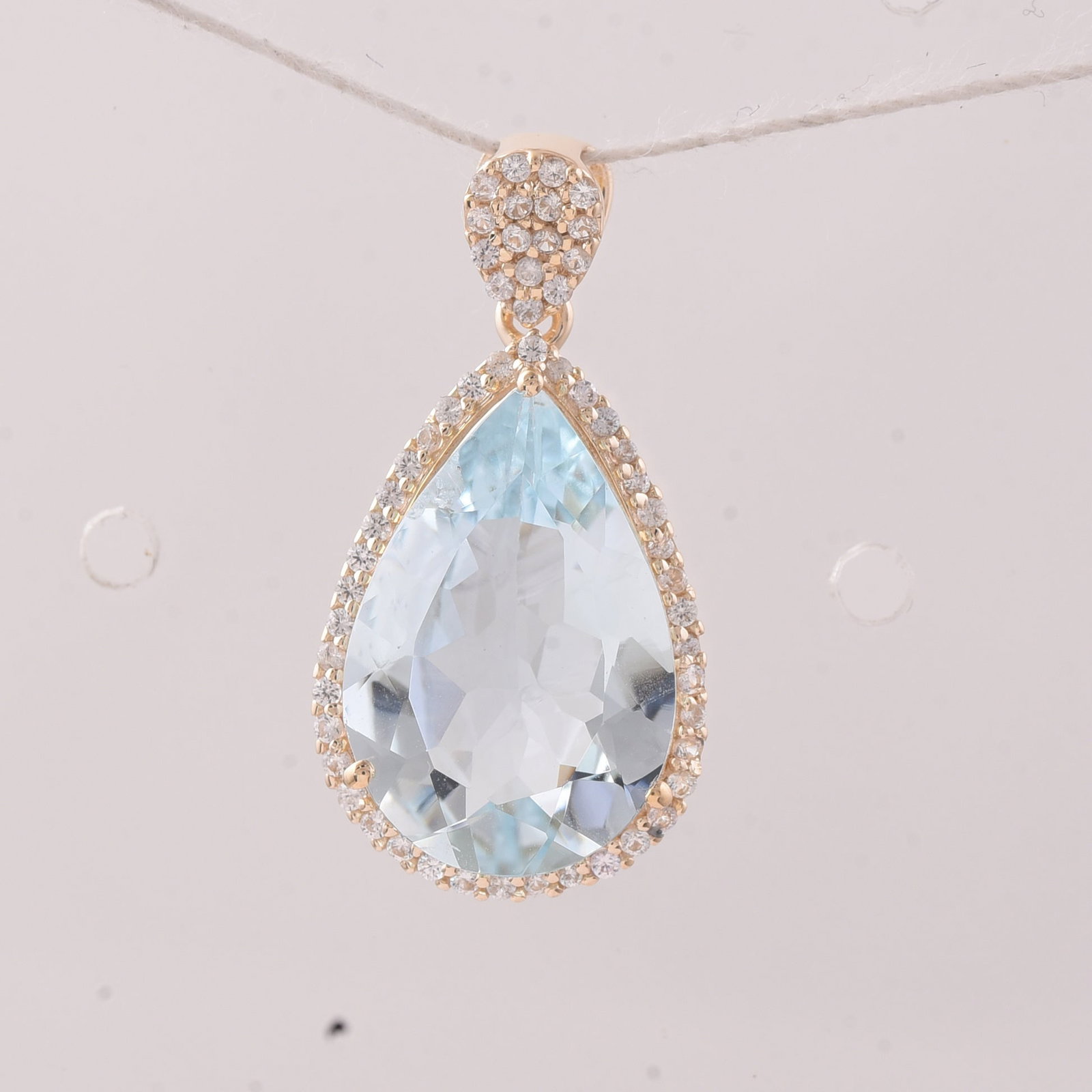 4.01 Ct Pear Aquamarine 9K Gold Pendant: 4.01 Total Carat Aquamarine 9K Gold Pendant Specifications: Total Weight 1.735 g Center Gemstone Aquamarine Gemstone Carat Weight 3.79 Carats Gemstone Measurements 15X10 mm Additional Gemstones White