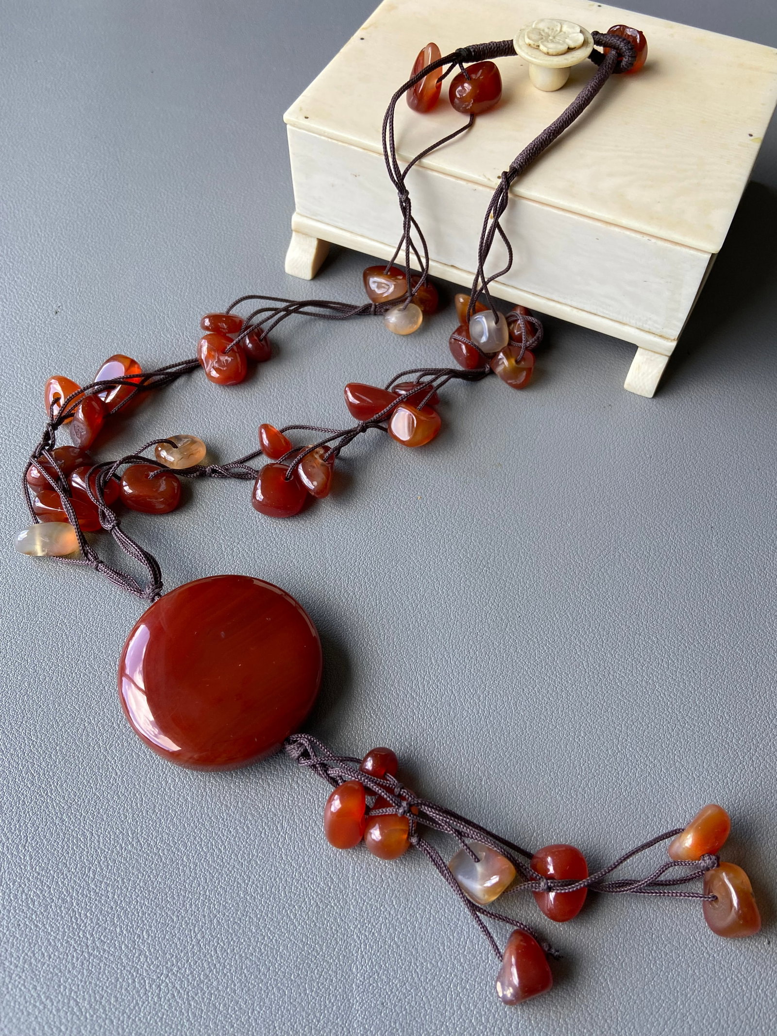 Vintage Elegant Red Agate Cornelian Necklace with Statement Pendant - 3