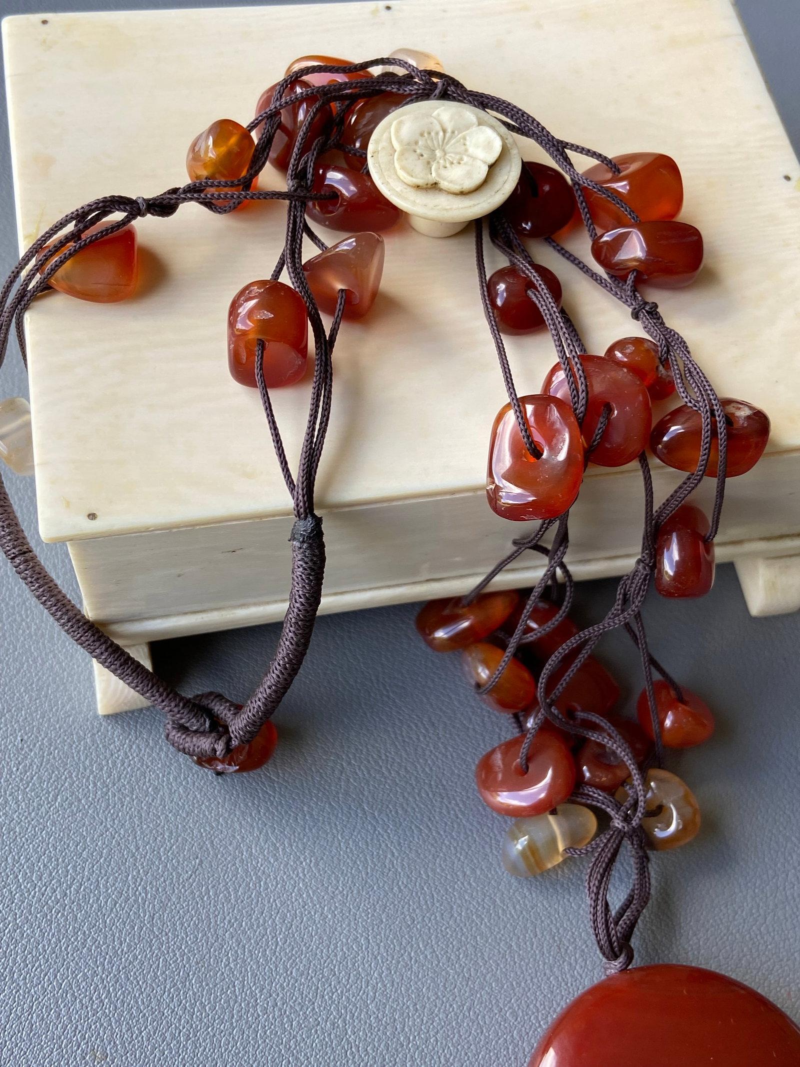 Vintage Elegant Red Agate Cornelian Necklace with Statement Pendant - 6
