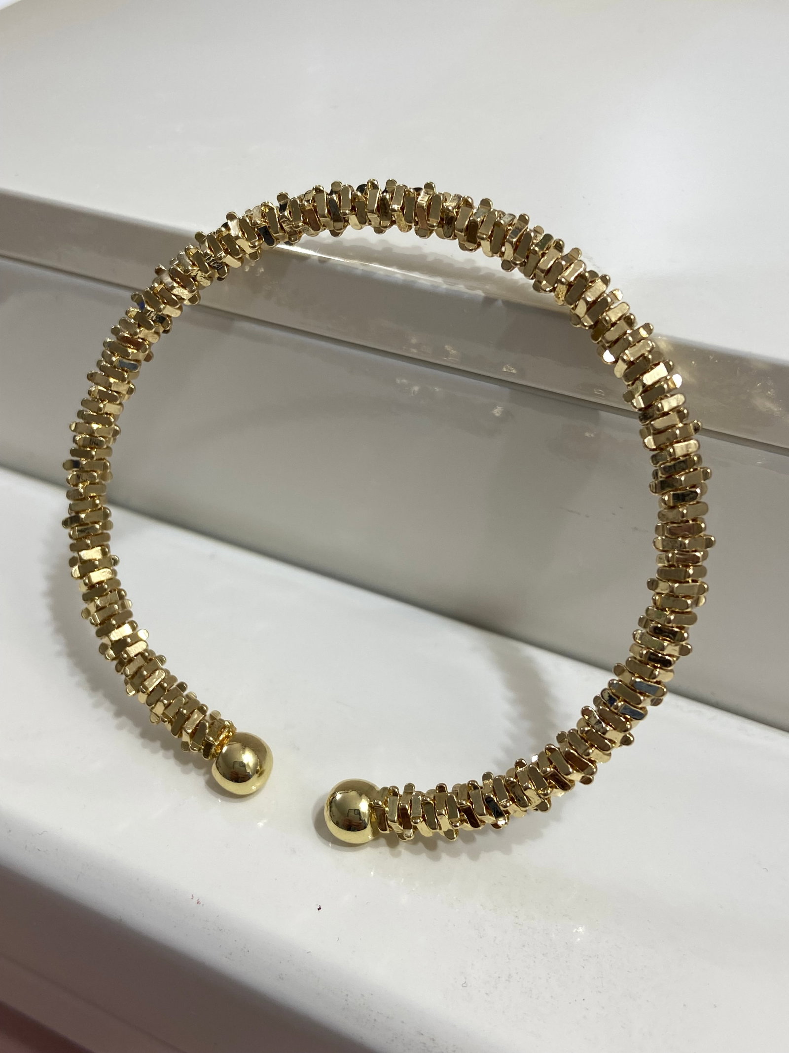 Golden Dragon Bone Style Massage Bracelet for Wrist: Title: Golden Dragon Bone Style Massage Bracelet for Wrist Description:Golden Dragon Bone Massage Bracelet for Wrist - Titanium Steel, Open Band, Rotatable Links, Acupressure Therapy Jewelry. Boost yo