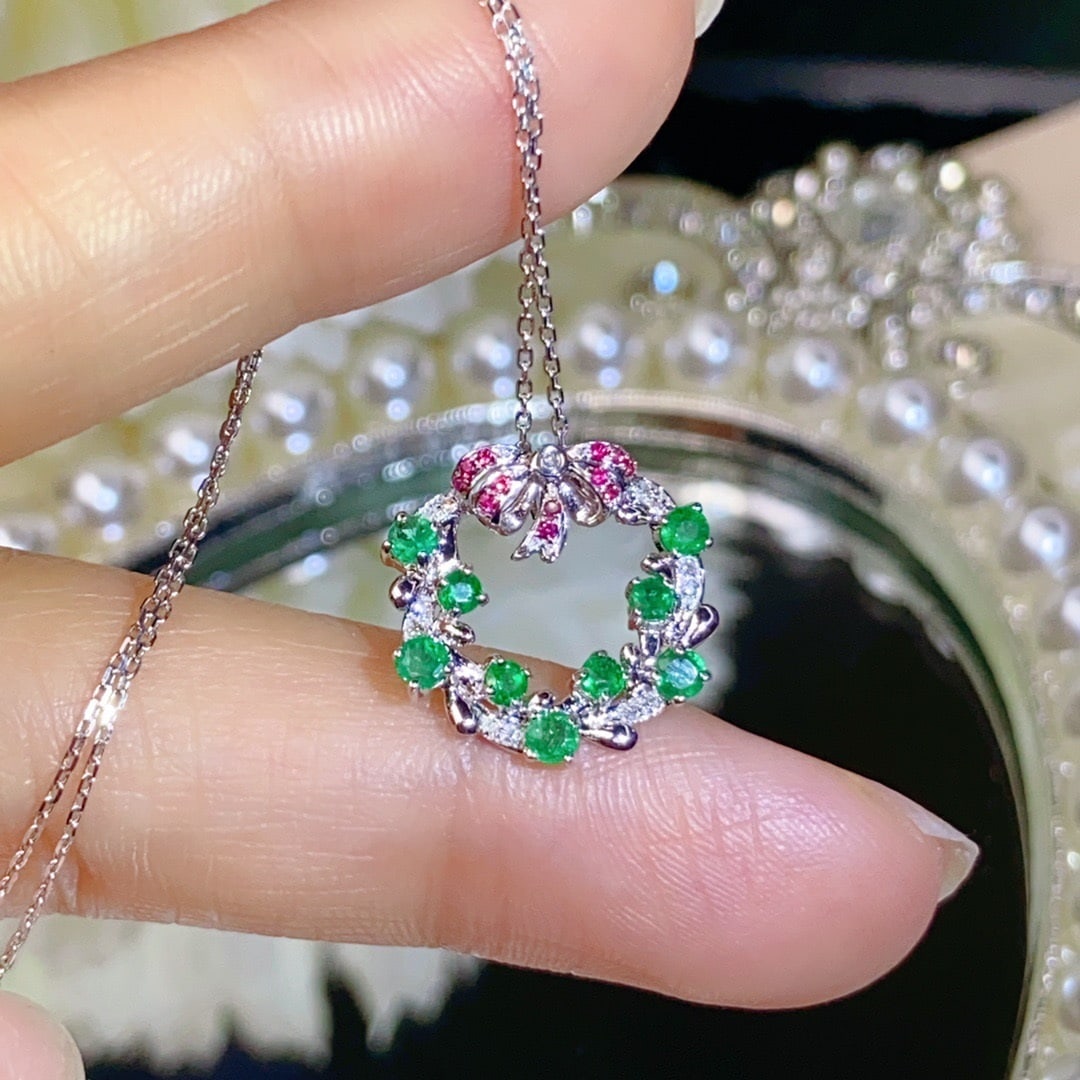14K GOLD 0.8 CT VIVID GREEN NATURAL EMERALD and DIAMOND NECKLACE: Title:14K GOLD 0.8 CT VIVID GREEN NATURAL EMERALD and DIAMOND NECKLACE Description:Ref:230678494Gold Content:14K GoldMain Gemstone:EmeraldShape:RoundCarat Weight:0.8ct Color:Vivid GreenTreatment:Natur