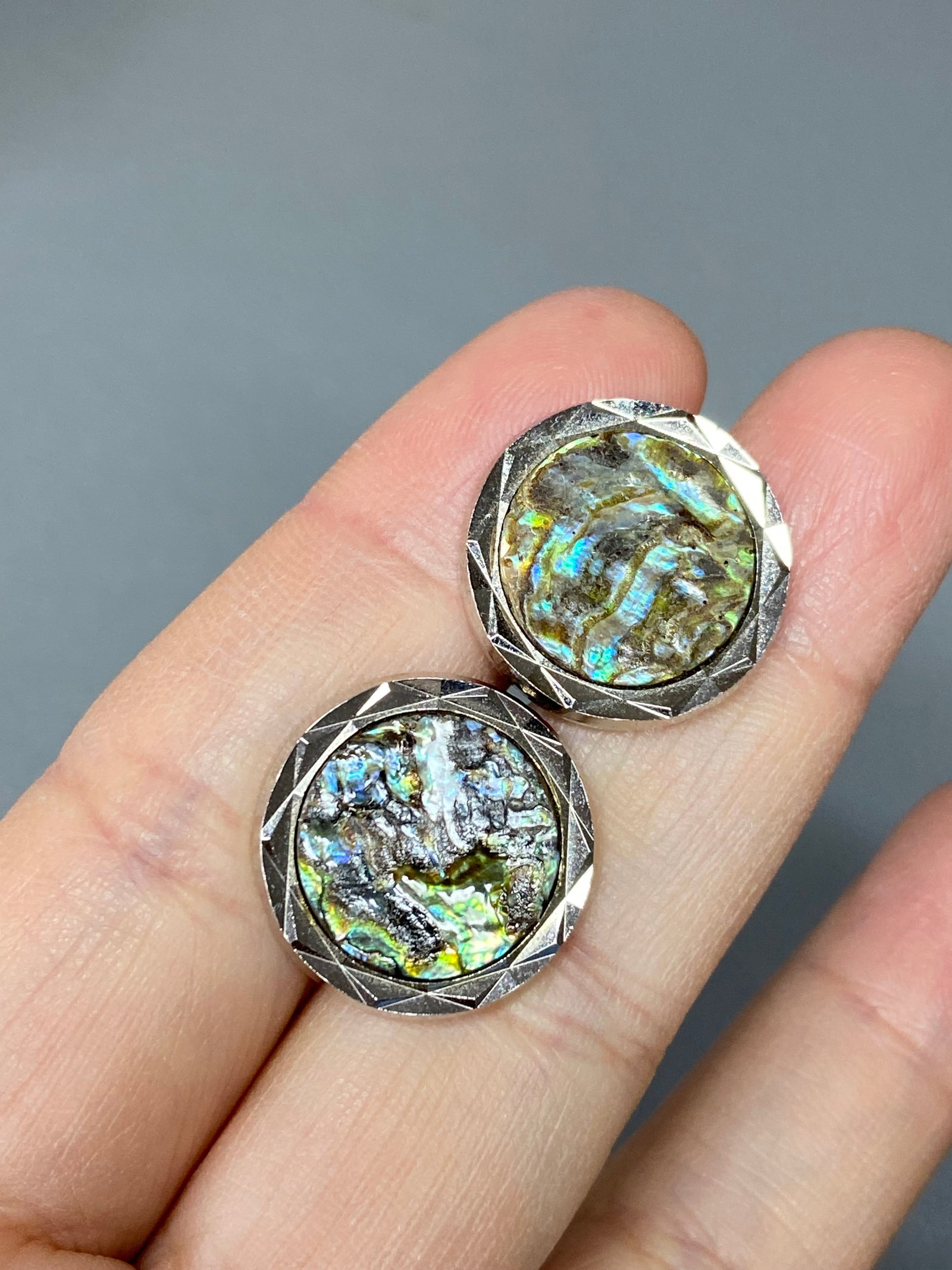 A Pair of Patented Vintage White Gold Gilt Silver Cufflinks with Inlaid Abalone Shell - 2