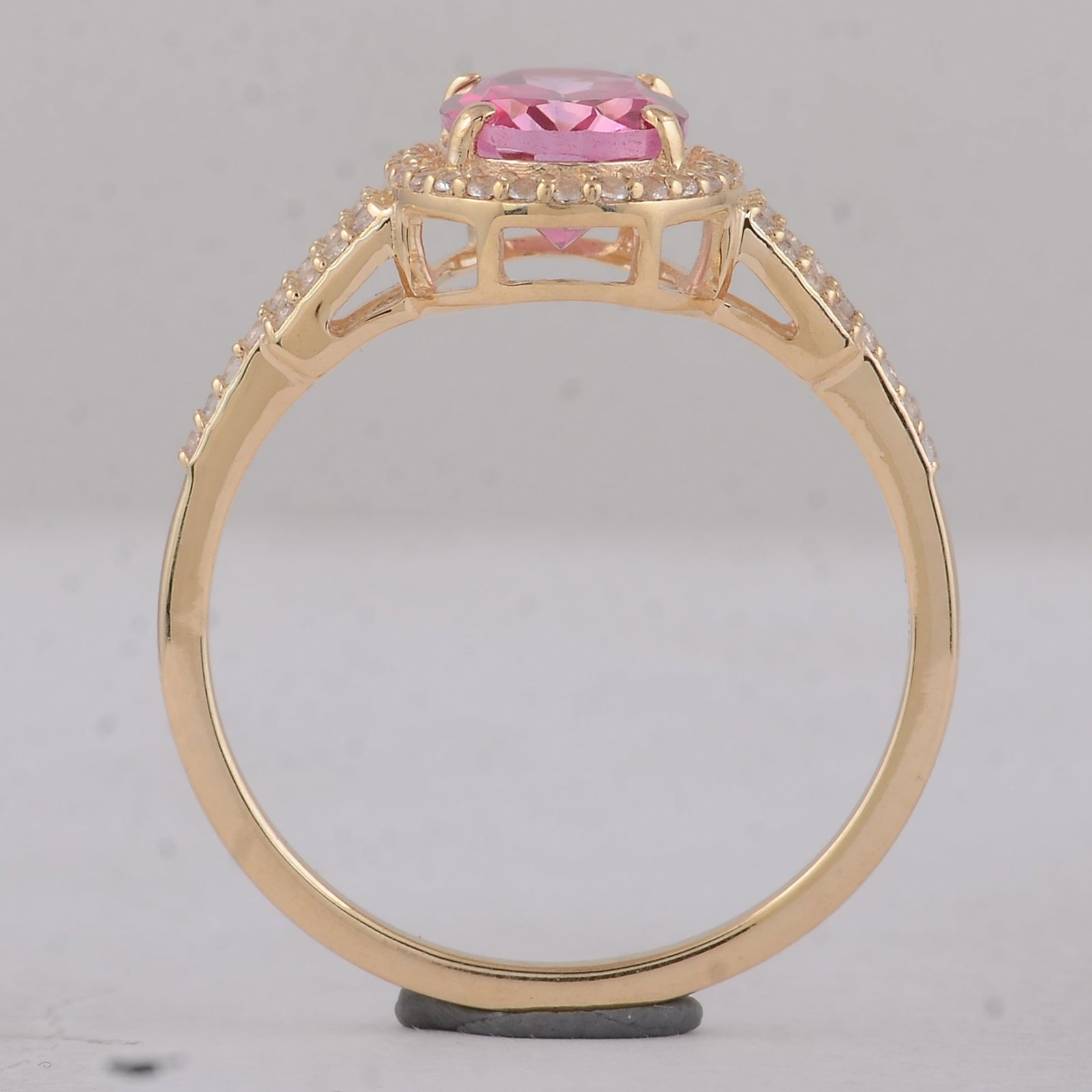 1.86 Ct Oval Pink Topaz 9K Gold Ring - 4