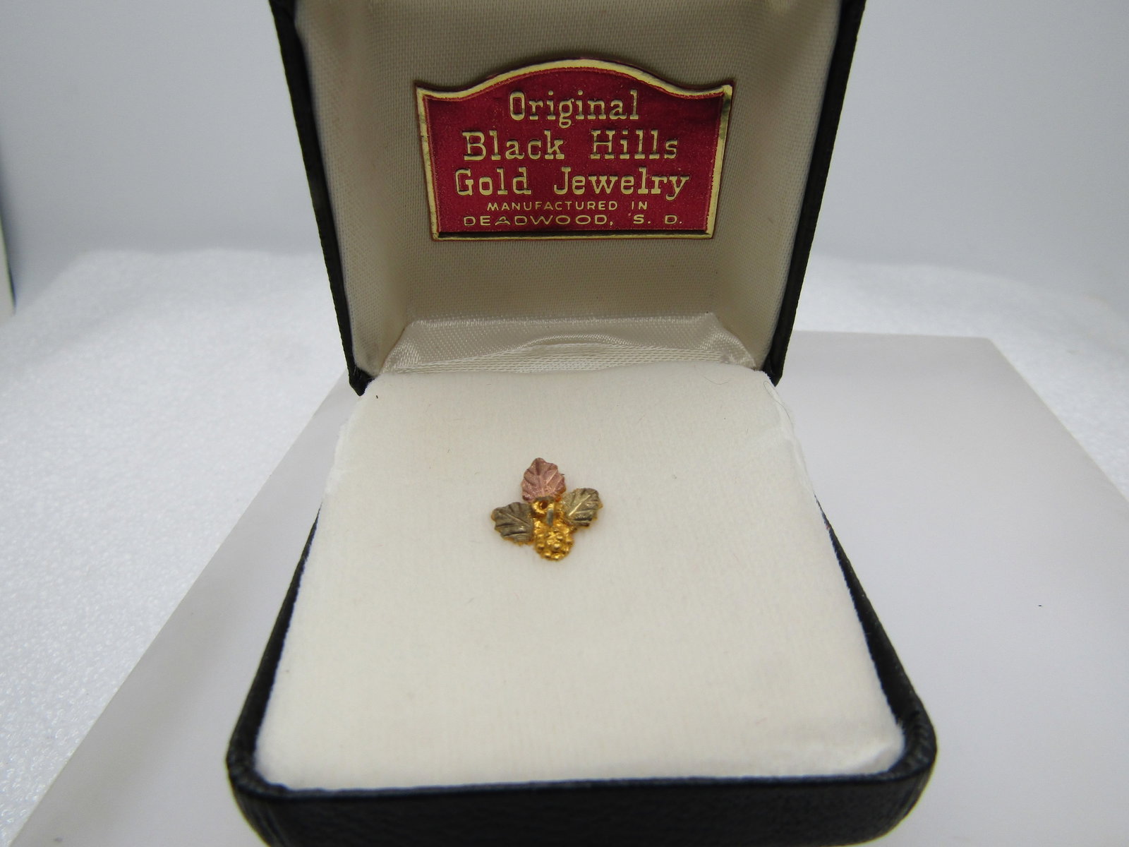Vintage 14kt Black Hills Gold Tack Pin, Original Box, 1980's (1 of 5)