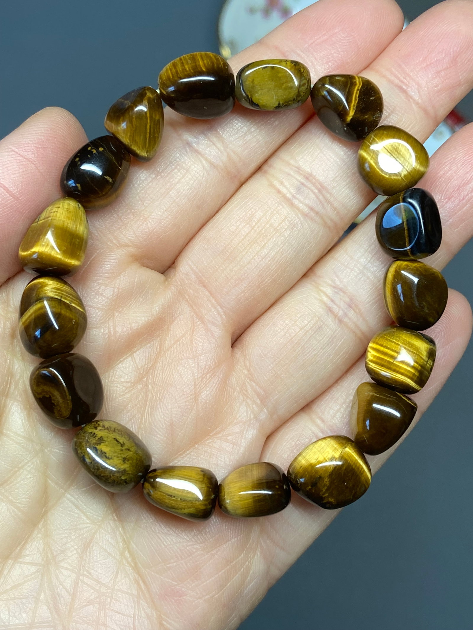 Vintage Natural Tiger’s Eye Beaded Bracelet: Title: Vintage Natural Tiger’s Eye Beaded Bracelet Description:Natural Tiger’s Eye Beaded Bracelet This stunning bracelet is made from natural Tiger’s Eye, a stone known for its captivating