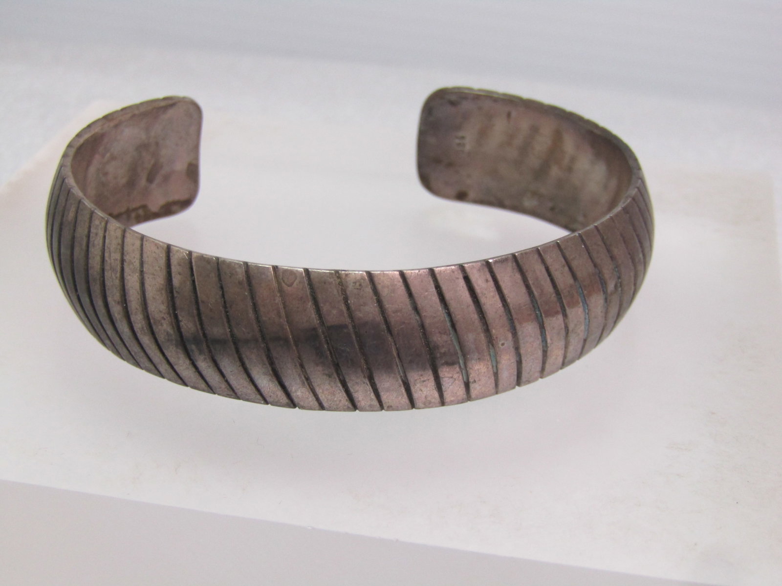 Vintage Heavy Sterling 16mm Wide Cuff Bracelet, Unisex, 7.25", 1970's-1980's: Title:Vintage Heavy Sterling 16mm Wide Cuff Bracelet, Unisex, 7.25", 1970's-1980's Description:Vintage Heavy Sterling 16mm Wide Cuff Bracelet, Unisex, 7.25", 1970's-1980's. I This has a slightly diago