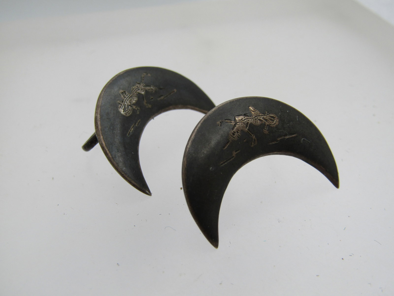 Vintage Enameled Siam Goddess Earrings, Crescent Screwbacks- Mid-Century: Title: Vintage Enameled Siam Goddess Earrings, Crescent Screwbacks- Mid-Century Description: Vintage Enameled Siam Goddess Earrings, Crescent Screwbacks- Mid-Century. 1940's-1950's. Marked Siam Sterli