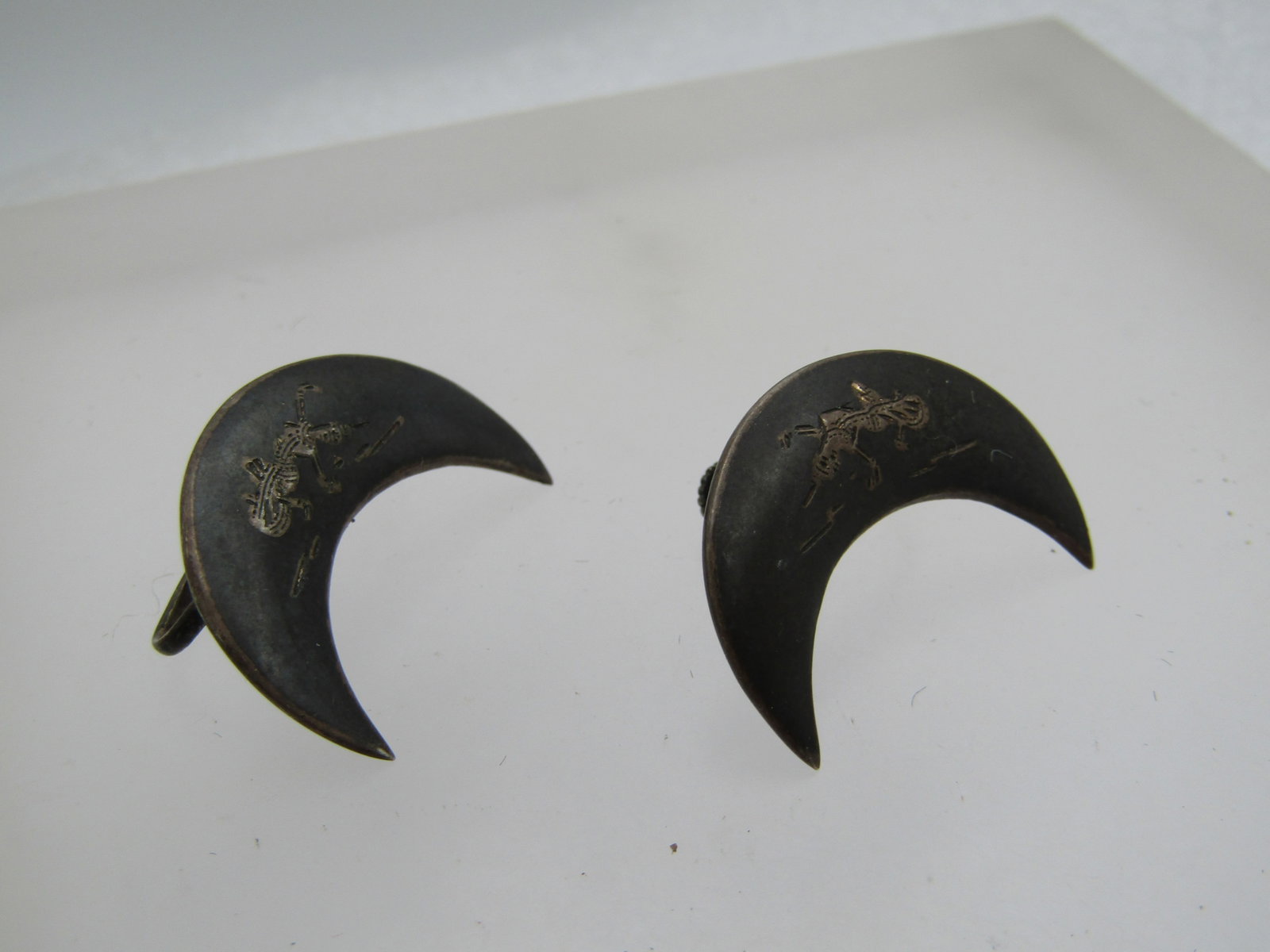 Vintage Enameled Siam Goddess Earrings, Crescent Screwbacks- Mid-Century - 3