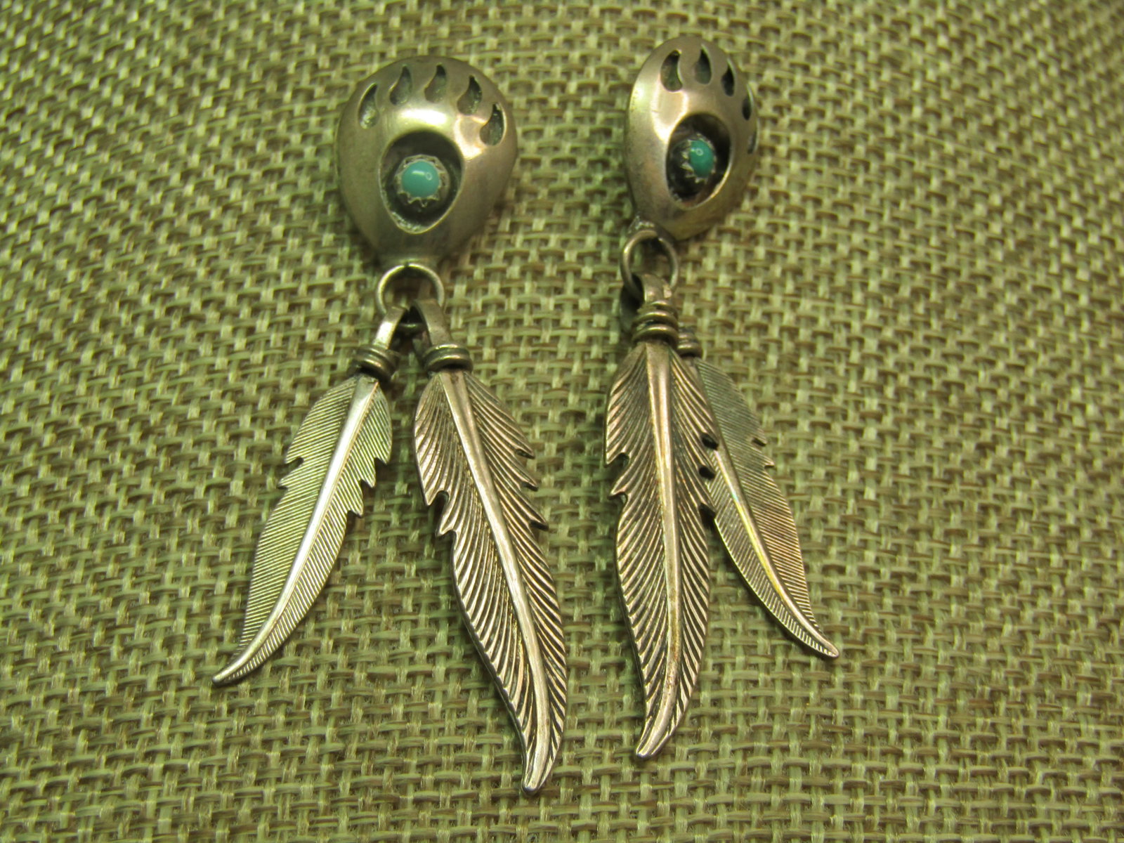 Vintage Sterling Southwestern Turquoise Bear Paw Earrings, Drop Feathers, On Card, 1970's-1980's: Title: Vintage Sterling Southwestern Turquoise Bear Paw Earrings, Drop Feathers, On Card, 1970's-1980's Description: Vintage Sterling Southwestern Turquoise Bear Paw Earrings, Drop Feathers, On Card, 