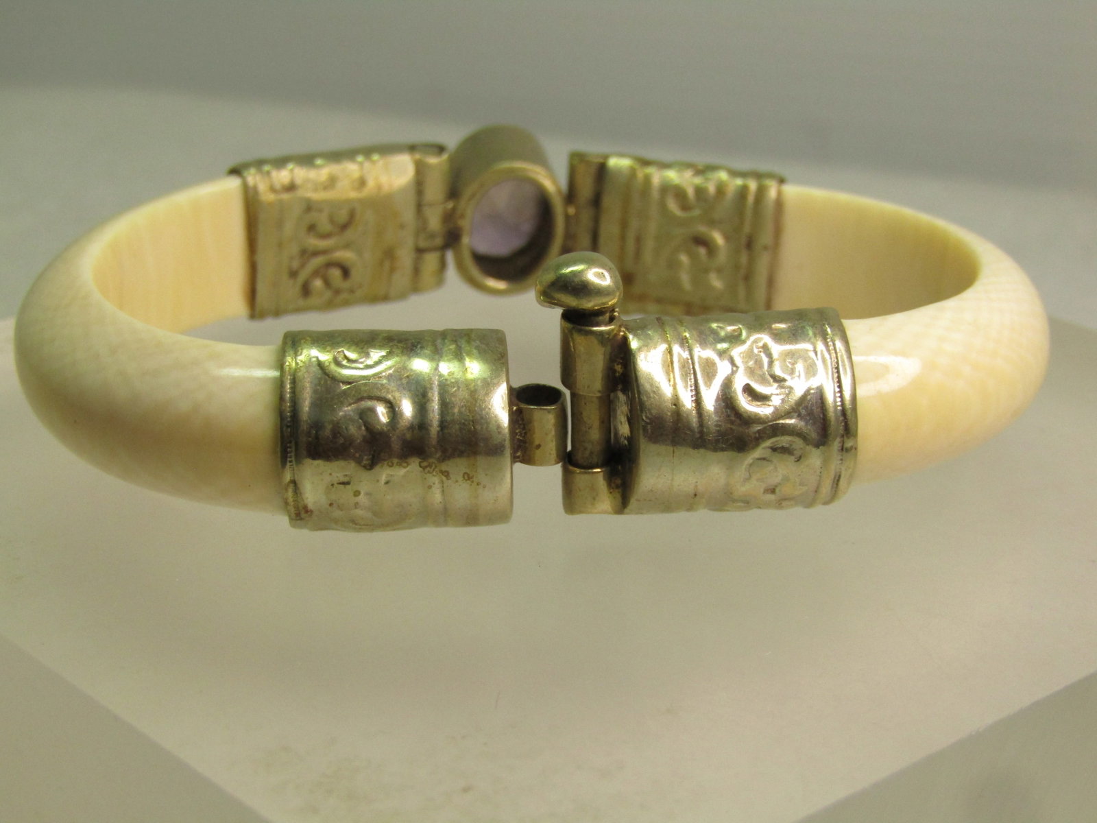 Vintage Bone Cuff Bracelet with Amethyst, Pin Clasp, 6.75", 1970's-1980's - 4