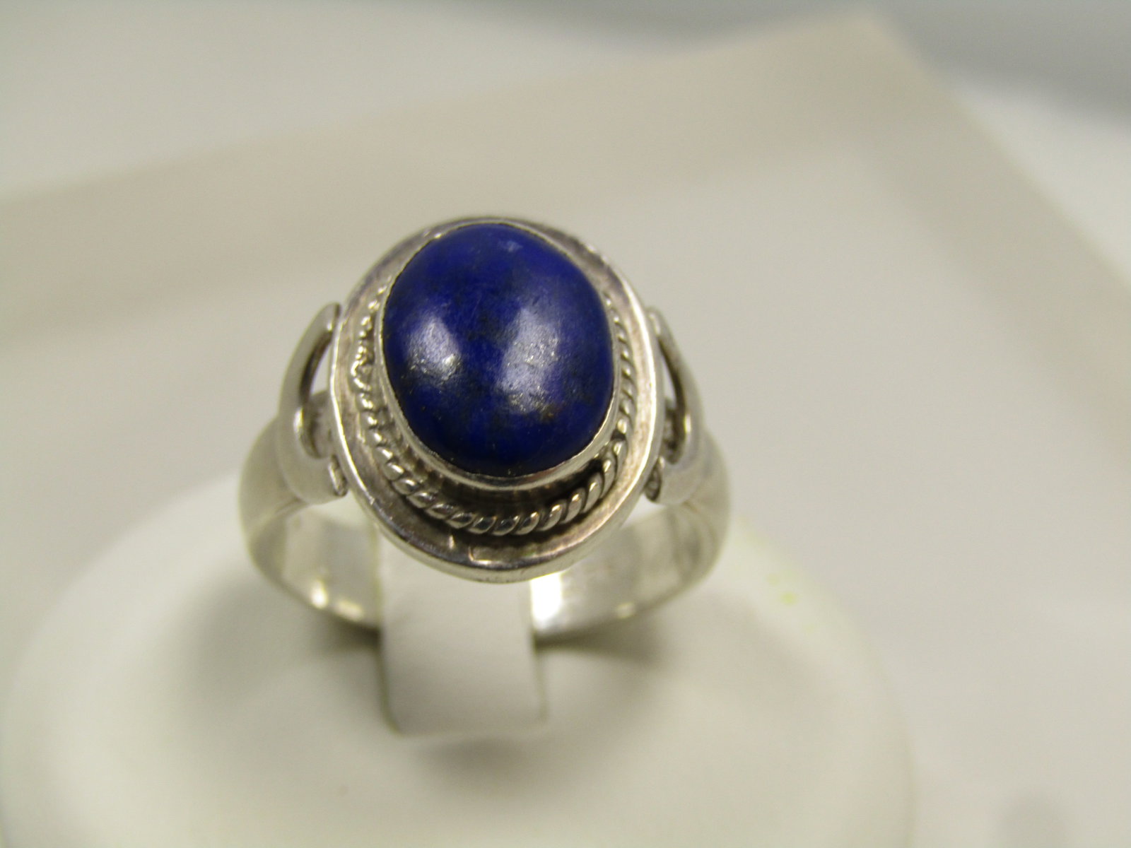 Sterling Lapis Lazuli ring, Sz. 8, Southwestern Theme , 1990's After: Title: Sterling Lapis Lazuli ring, Sz. 8, Southwestern Theme , 1990's After Description: Sterling Lapis Lazuli ring, Sz. 8, Southwestern Theme , 1990's After. This is marked .925 and tests as