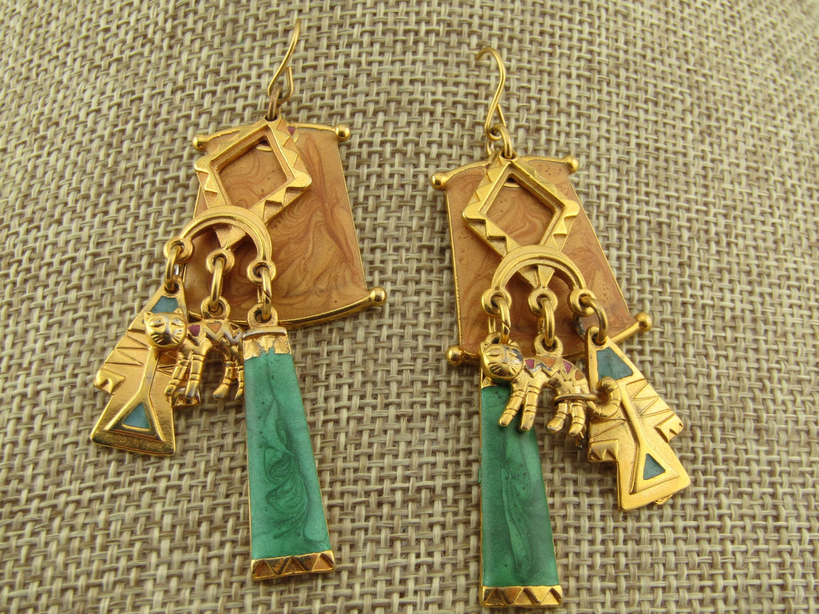 Vintage Enameled Egyptian Themed Drop Earrings, with Cat, Edgar Berebi, 1980's - 3