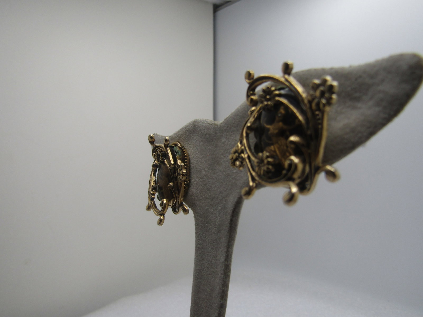 Vintage Siam Goddess Bradelet & Earrings Screwback, 7.5", 1950's, Book Link/Panel - 10