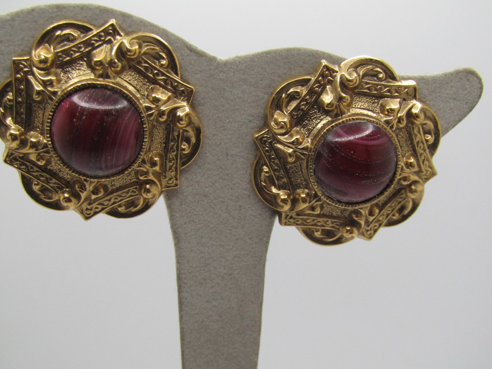 Vintage Red Glitter Stone Earrings, Clip, 1980's, 1928 Style Back: Title: Vintage Red Glitter Stone Earrings, Clip, 1980's, 1928 Style Back Description: Vintage Red Glitter Stone Earrings, Clip, 1980's. Scalloped round earrings with a Roman/Egyptian look, clip earing