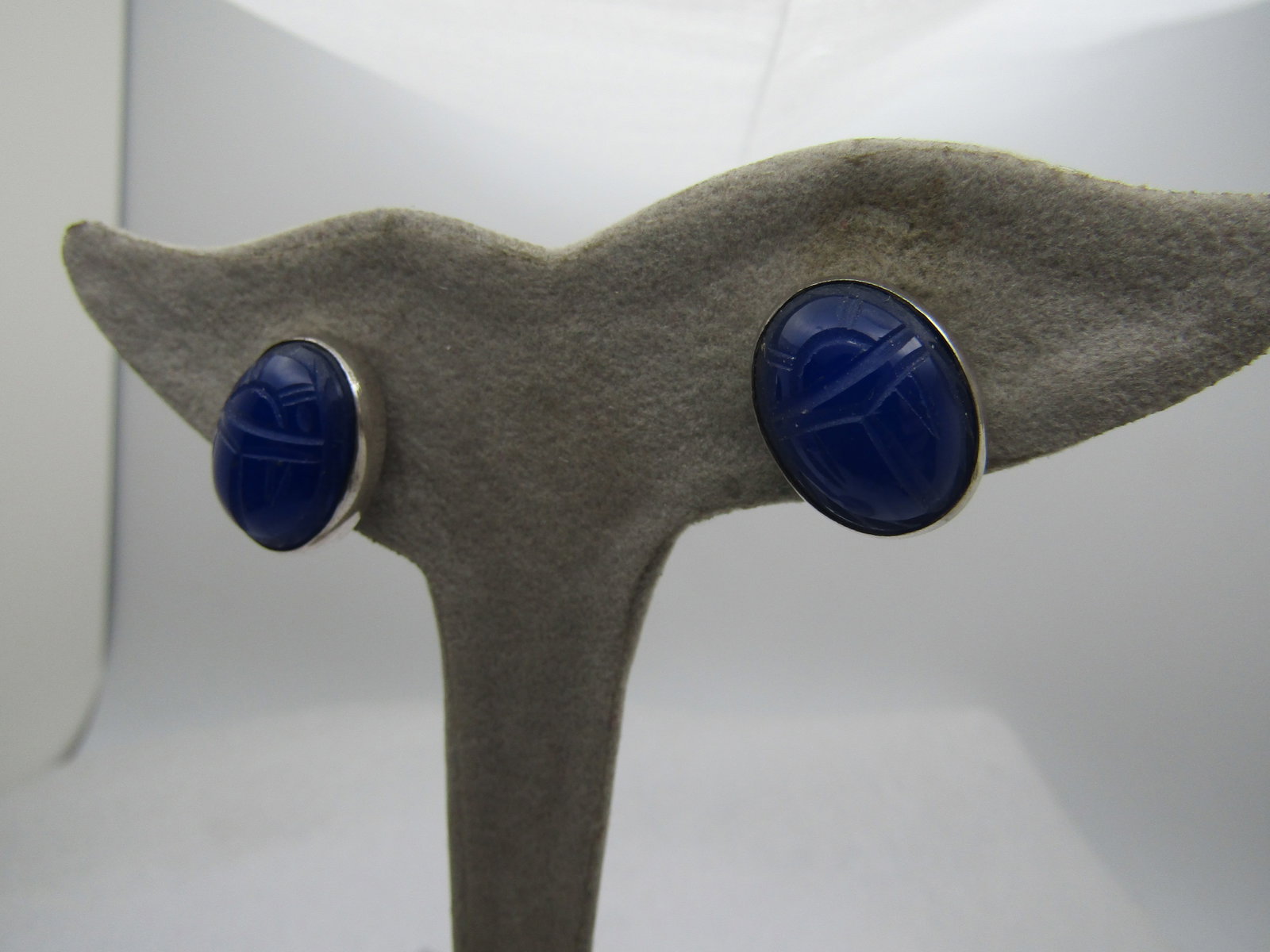 Vintage Sterling Egyptian Revival Blue Scarab Earrings, Signed WRE, 1960's, Screwback. - 2